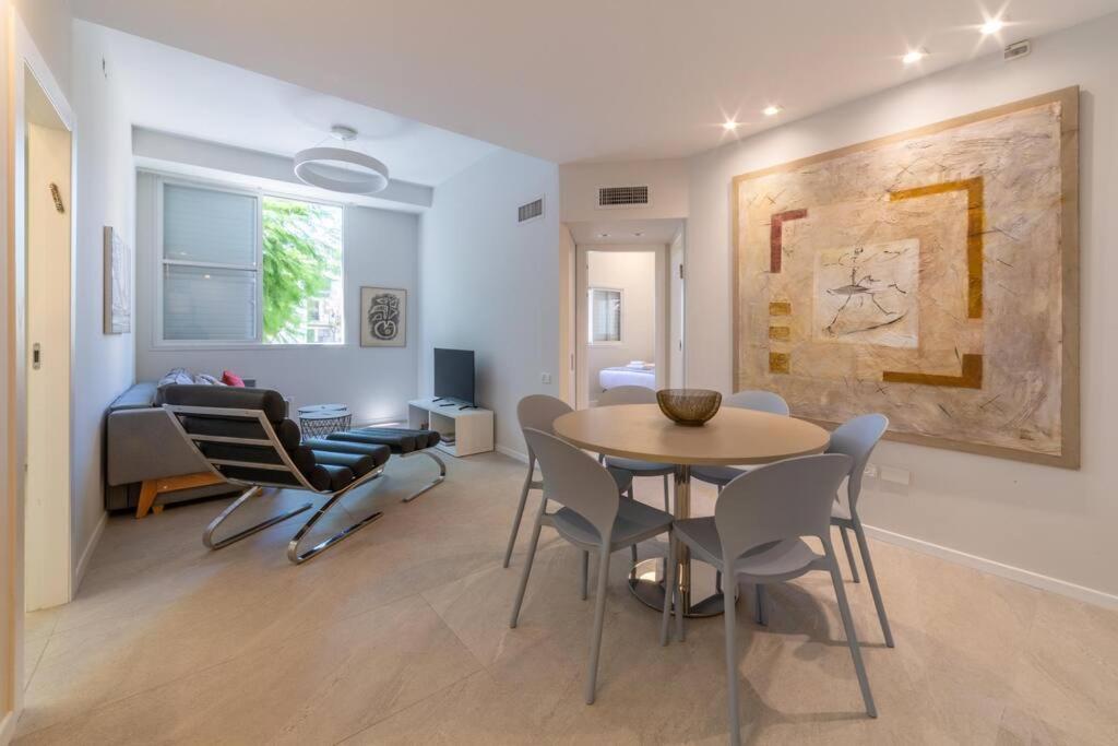 Renovated 3 Bedrooms / 2 bath on Frishman st. view 5