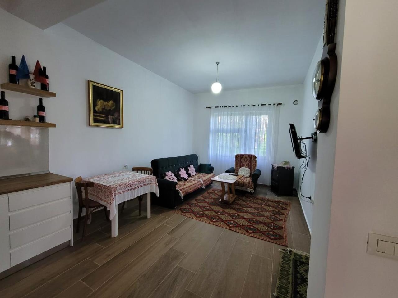 Bujtinat Skenderi Gjinar 2
