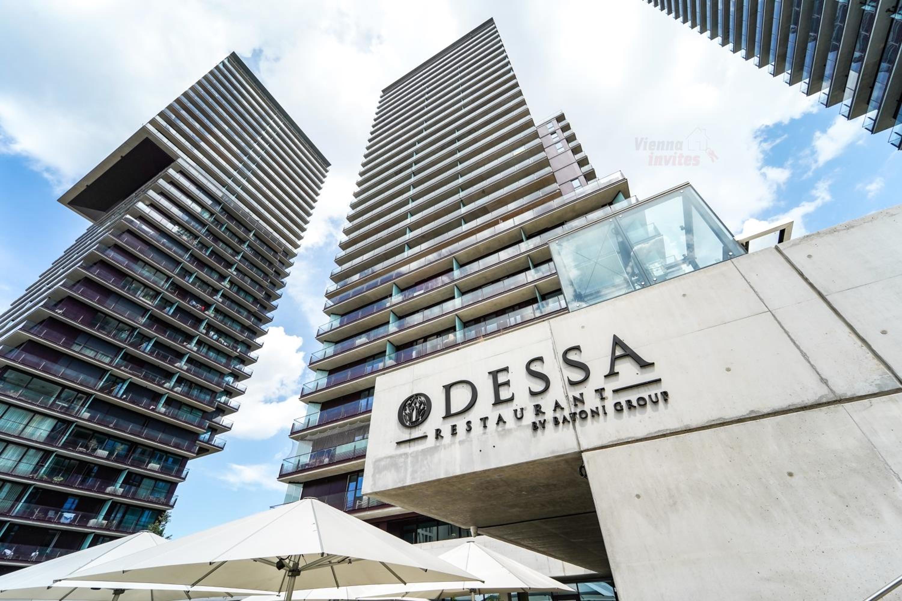 Great apartment with view and heated rooftop Pool