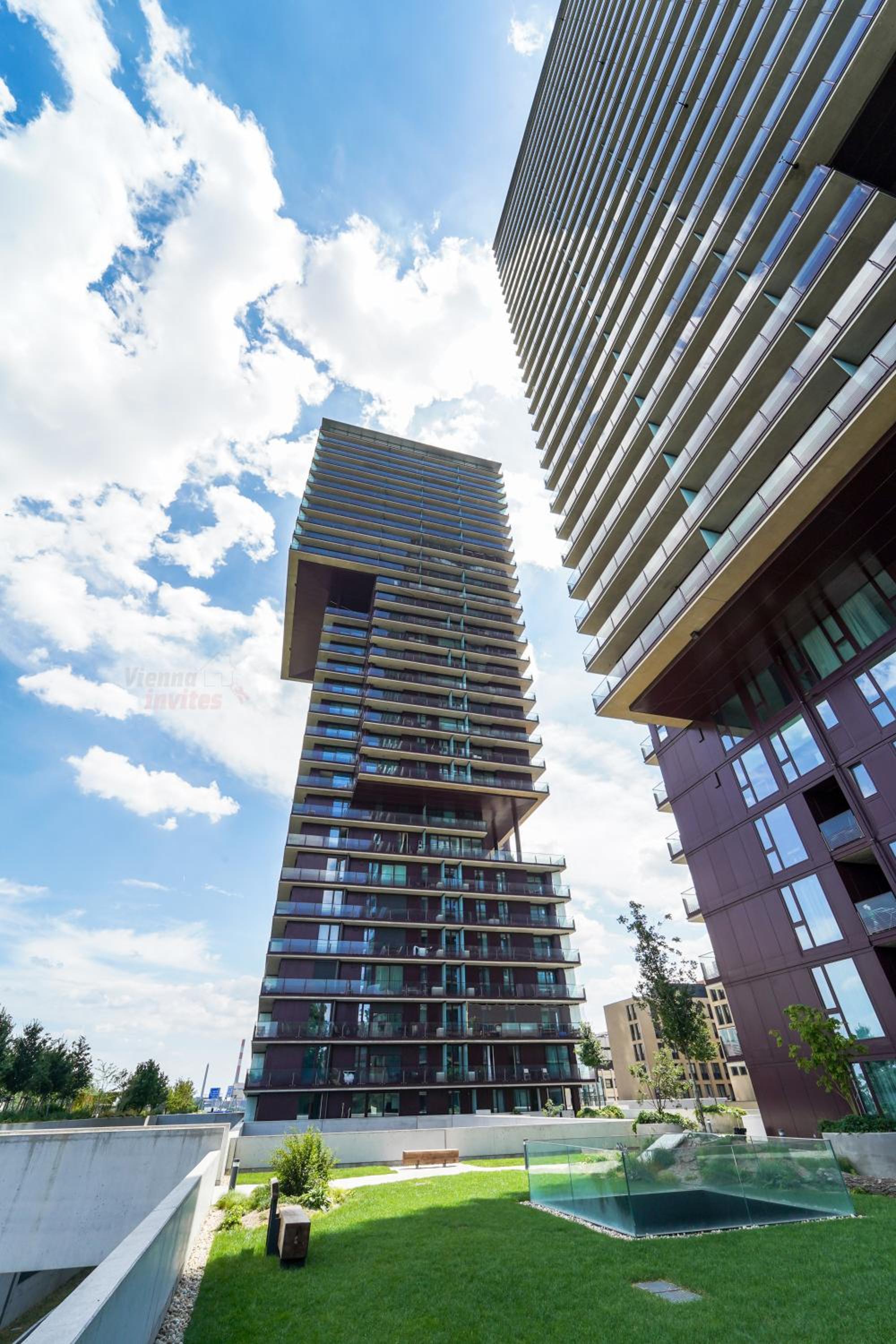 Great apartment with view and heated rooftop Pool