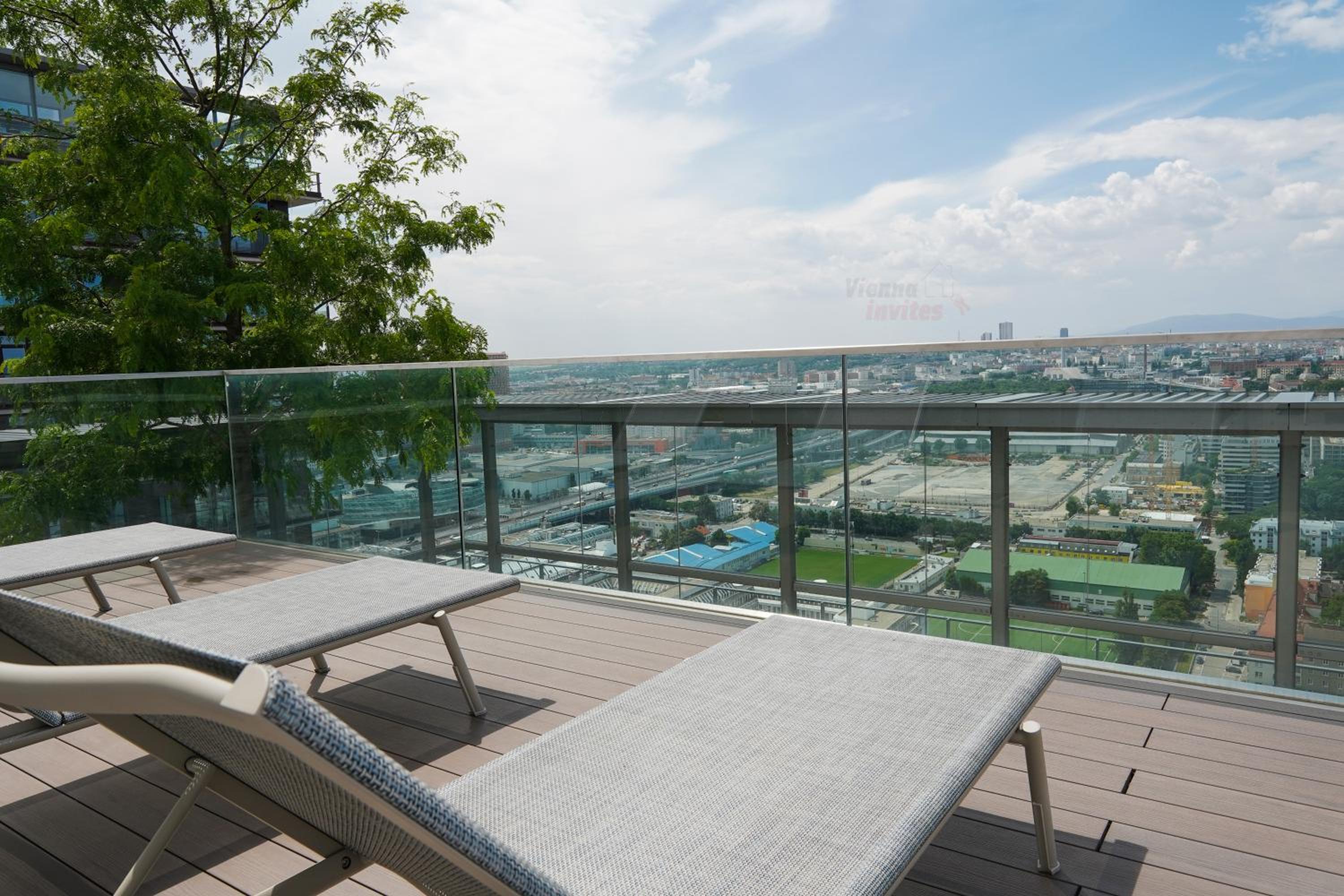 Great apartment with view and heated rooftop Pool