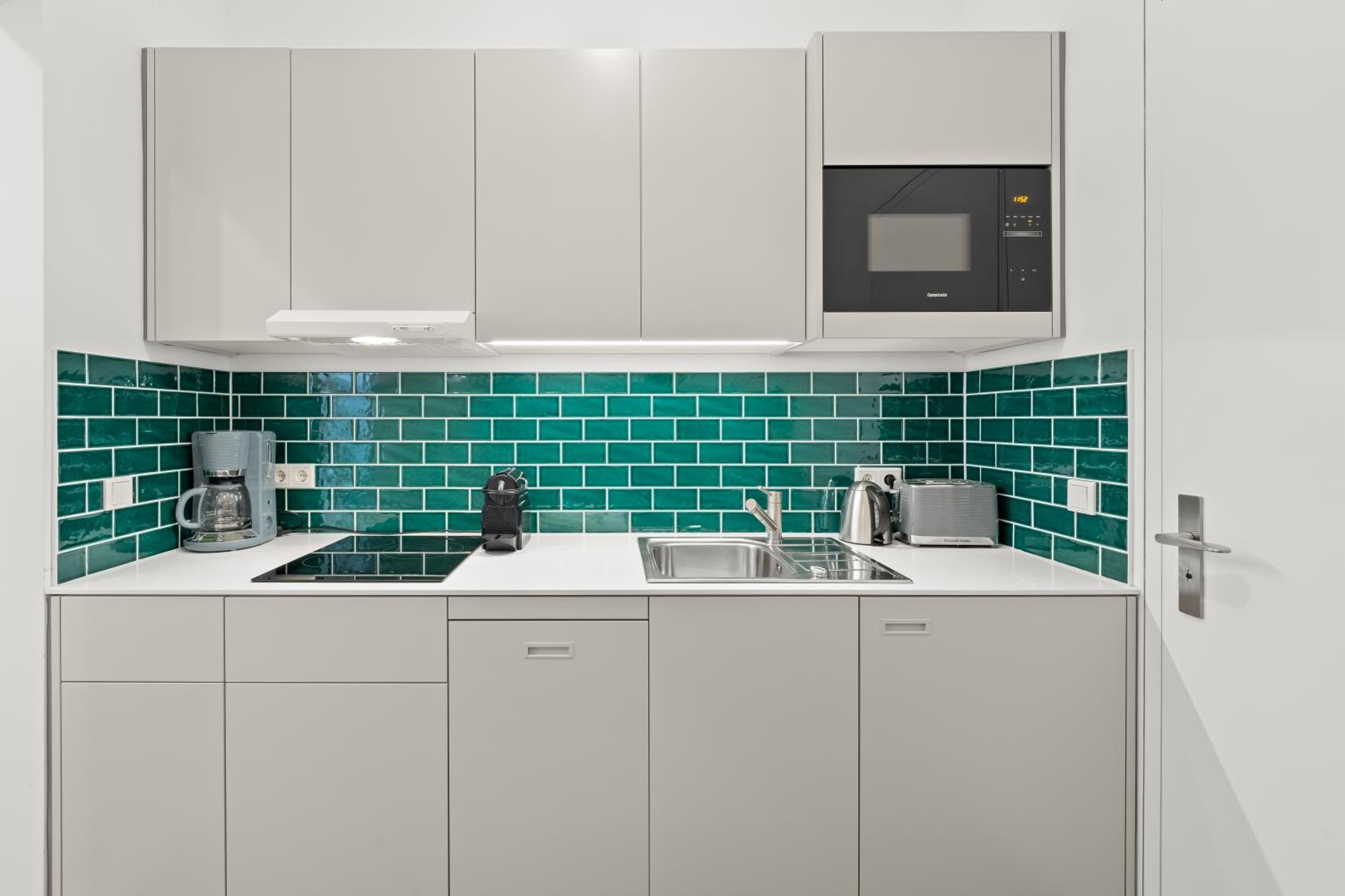 The Straßburger, stylish 3 BR apartment in Mitte, group & family friendly, 4- 6 Guests