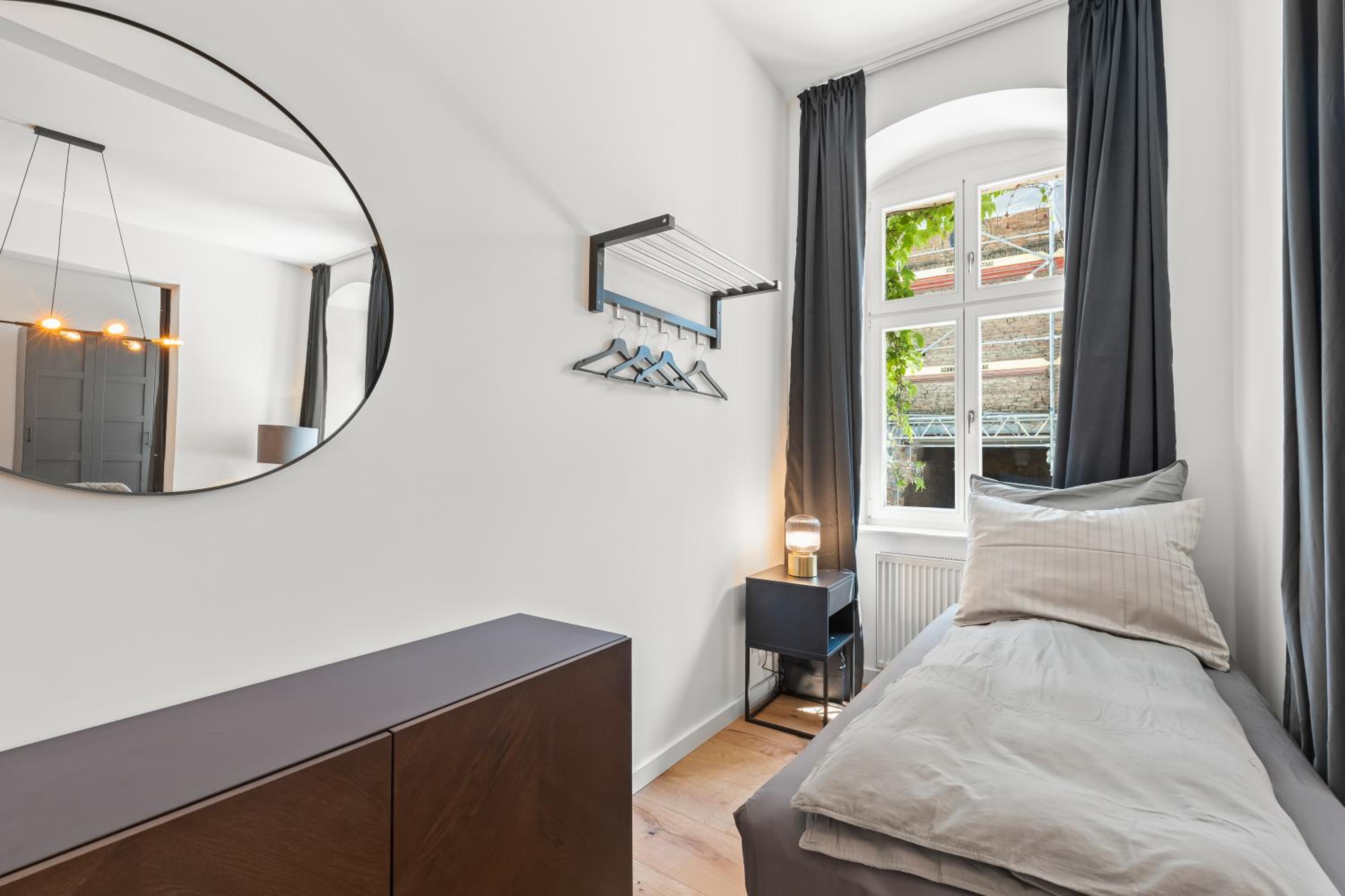 The Straßburger, stylish 3 BR apartment in Mitte, group & family friendly, 4- 6 Guests