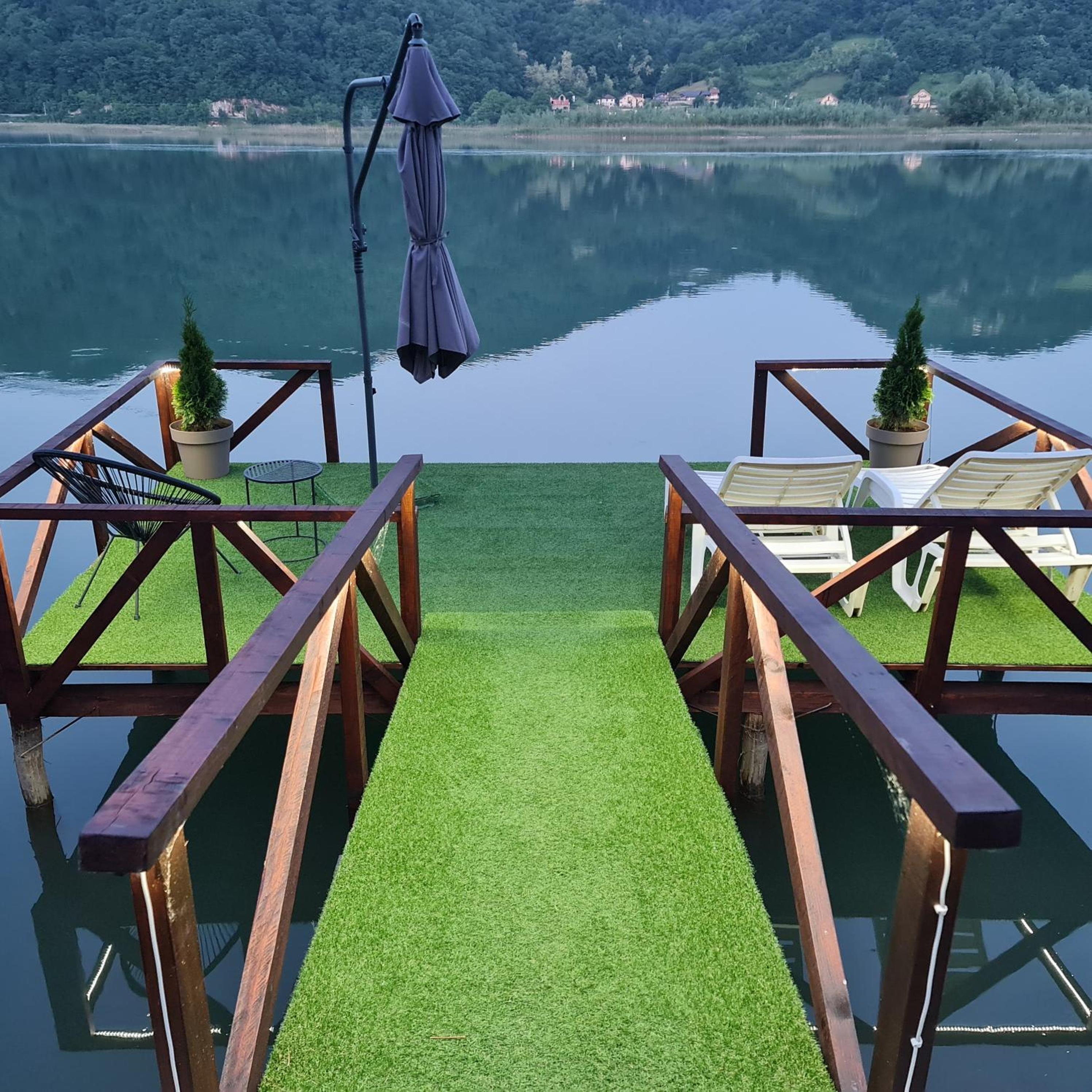 Unique Lake House Paradiso