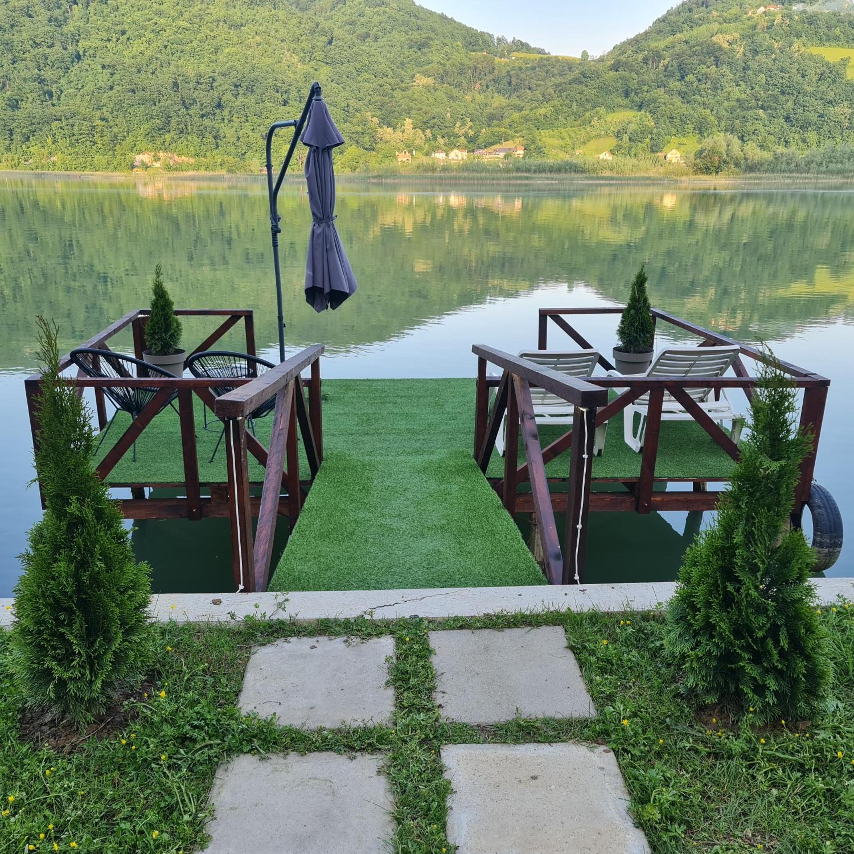 Unique Lake House Paradiso