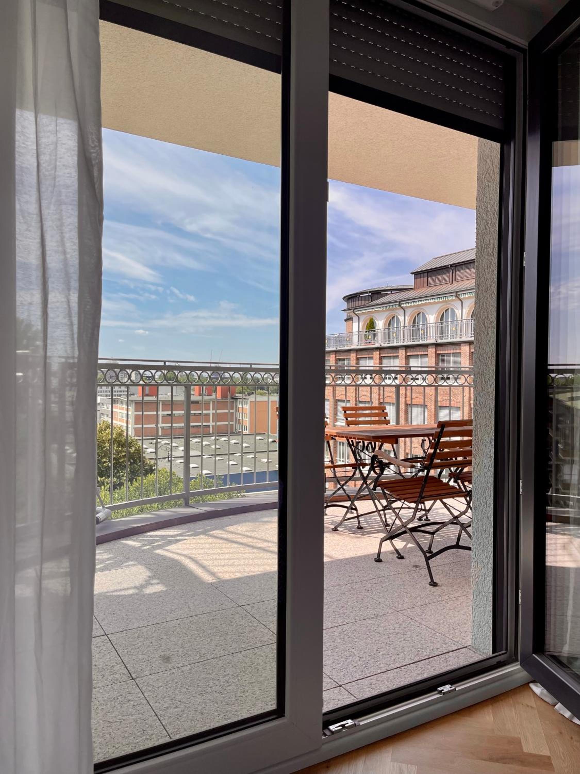 CLS Zentrale City-Wohnung in Hamburg mit E-Laden und Tiefgarage, Klimaanlage, gratis WLAN, Smart TV, großer Balkon, Nespresso Maschine inklusive Kapseln, B