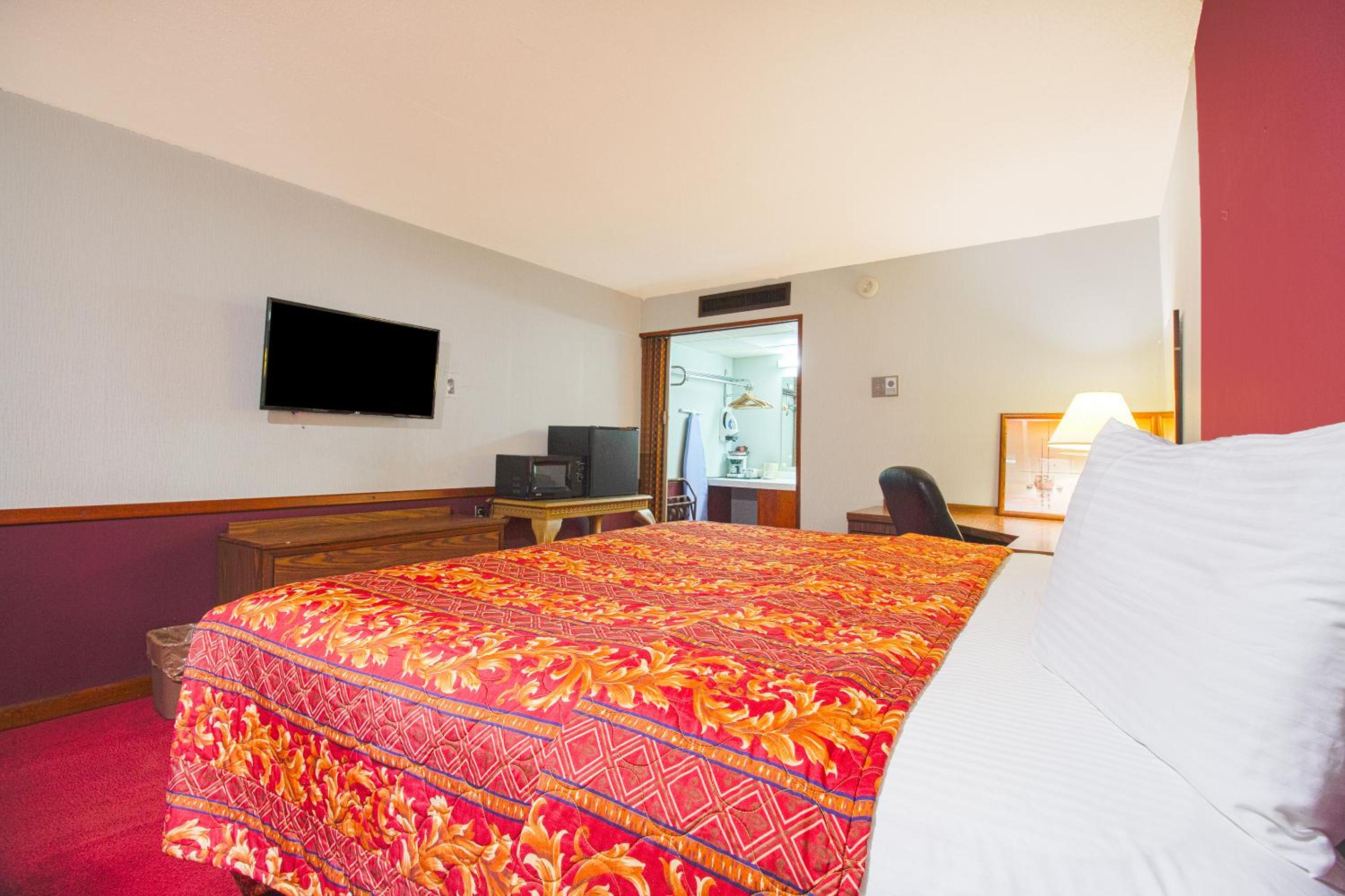 Liberal Vacations - HomeTown Inn By OYO - Liberal, KS - Property Image 66