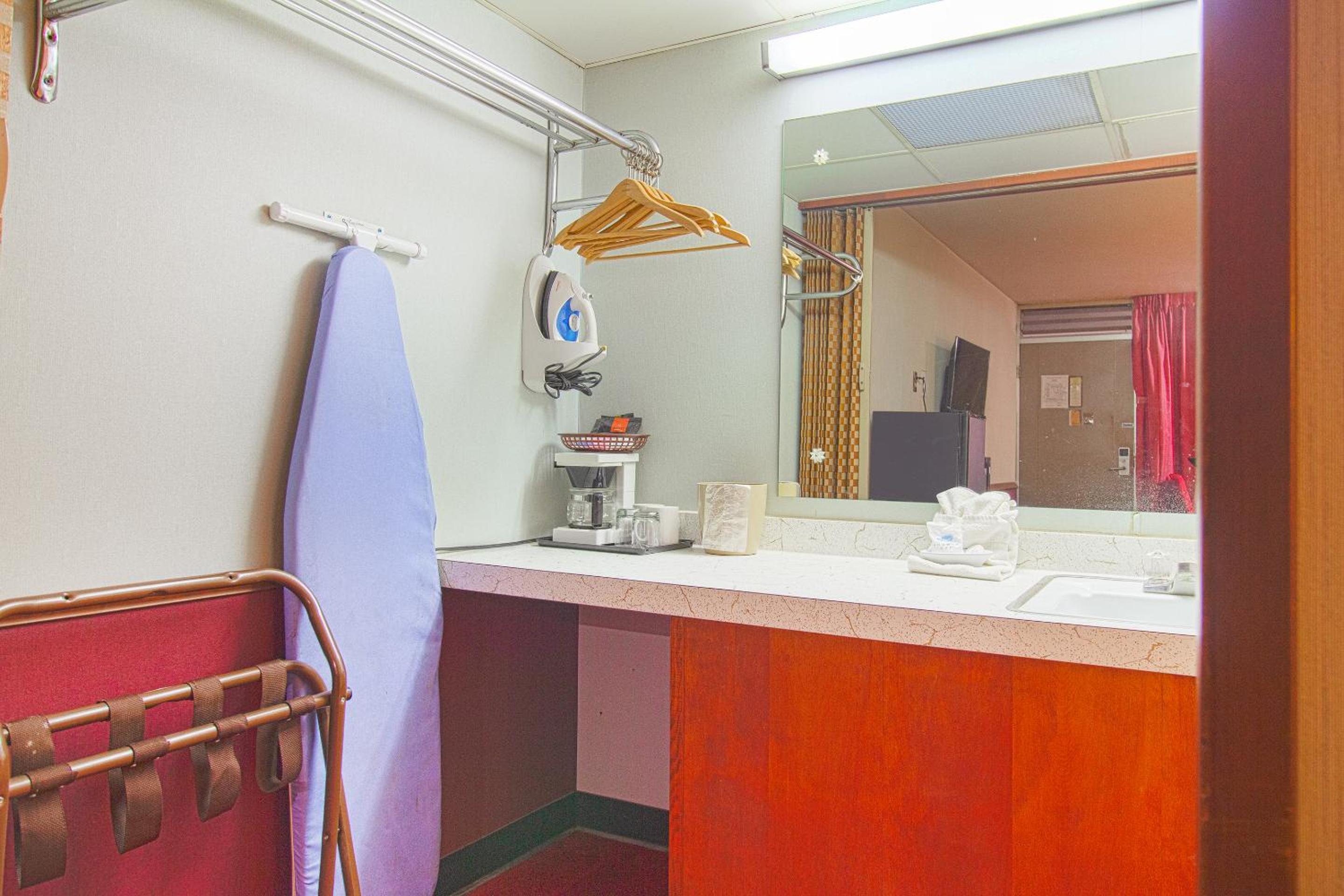 Liberal Vacations - HomeTown Inn By OYO - Liberal, KS - Property Image 37