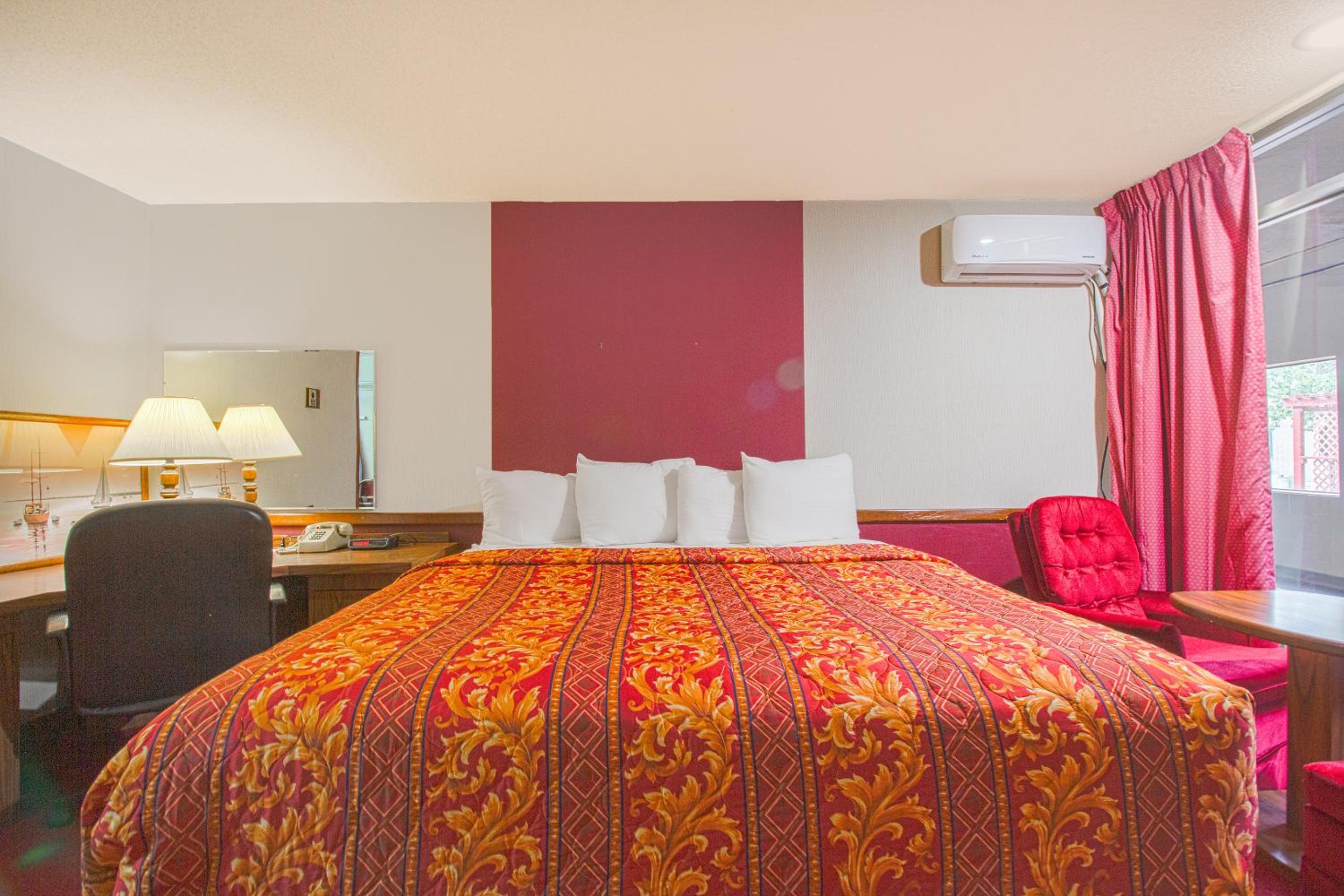 Liberal Vacations - HomeTown Inn By OYO - Liberal, KS - Property Image 36