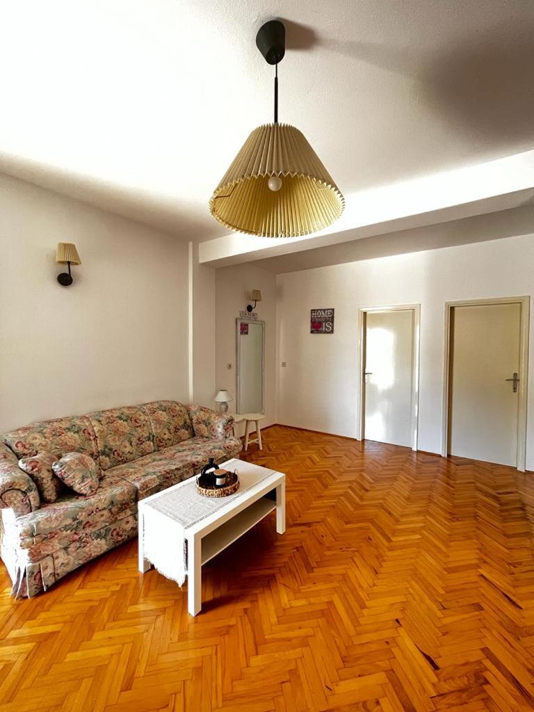Apartments Jabuka
