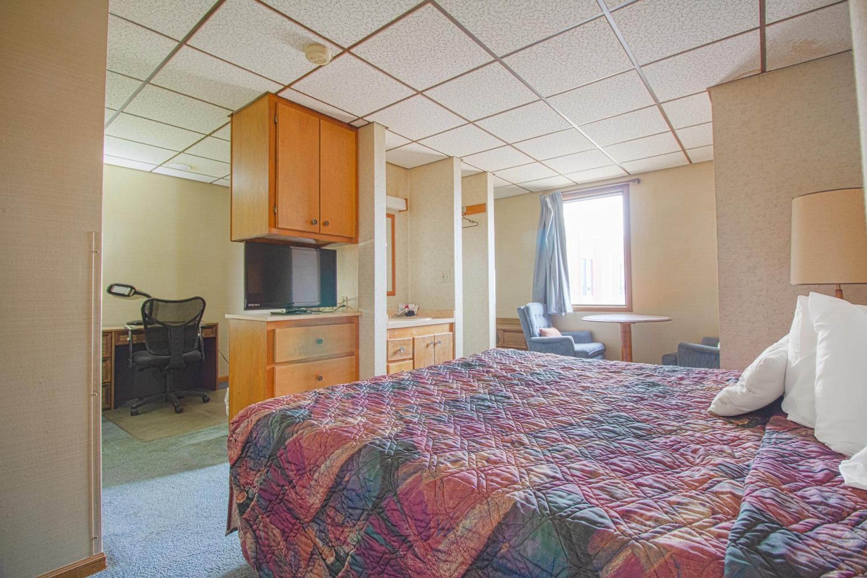 Liberal Vacations - HomeTown Inn By OYO - Liberal, KS - Property Image 60