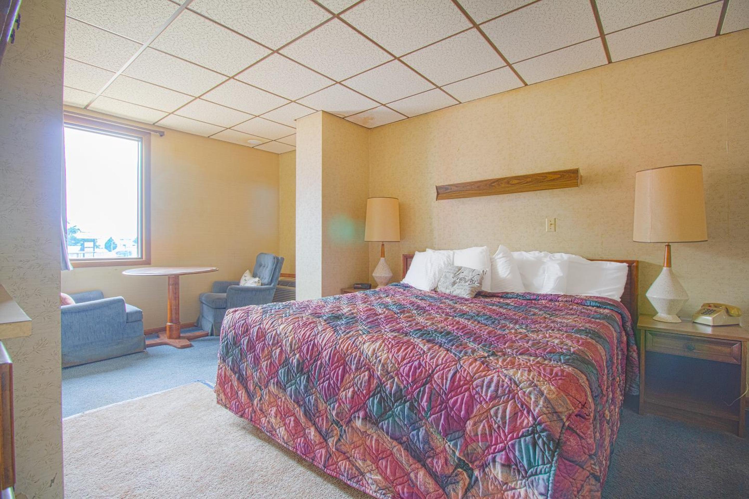 Liberal Vacations - HomeTown Inn By OYO - Liberal, KS - Property Image 48