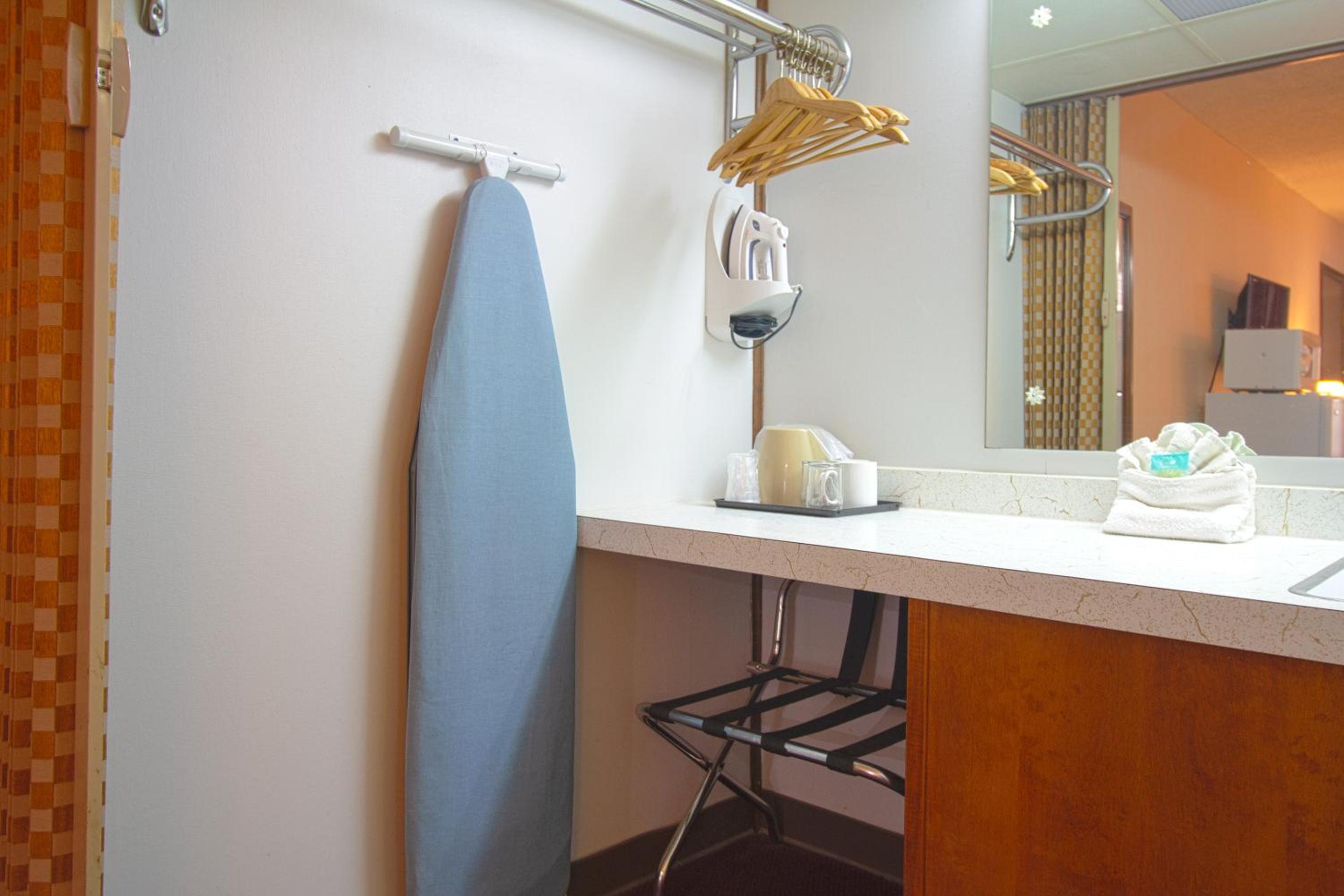 Liberal Vacations - HomeTown Inn By OYO - Liberal, KS - Property Image 13