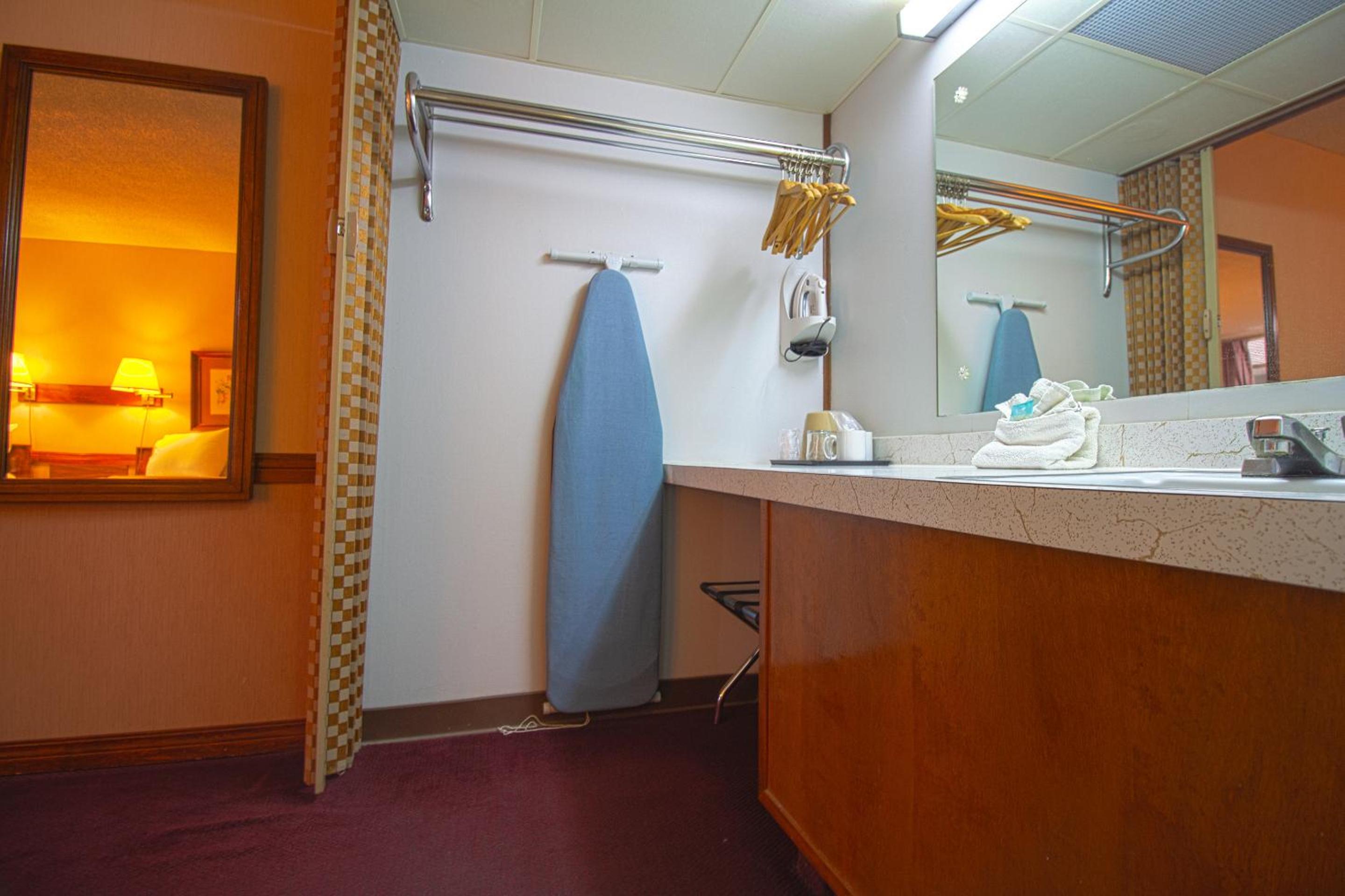 Liberal Vacations - HomeTown Inn By OYO - Liberal, KS - Property Image 11