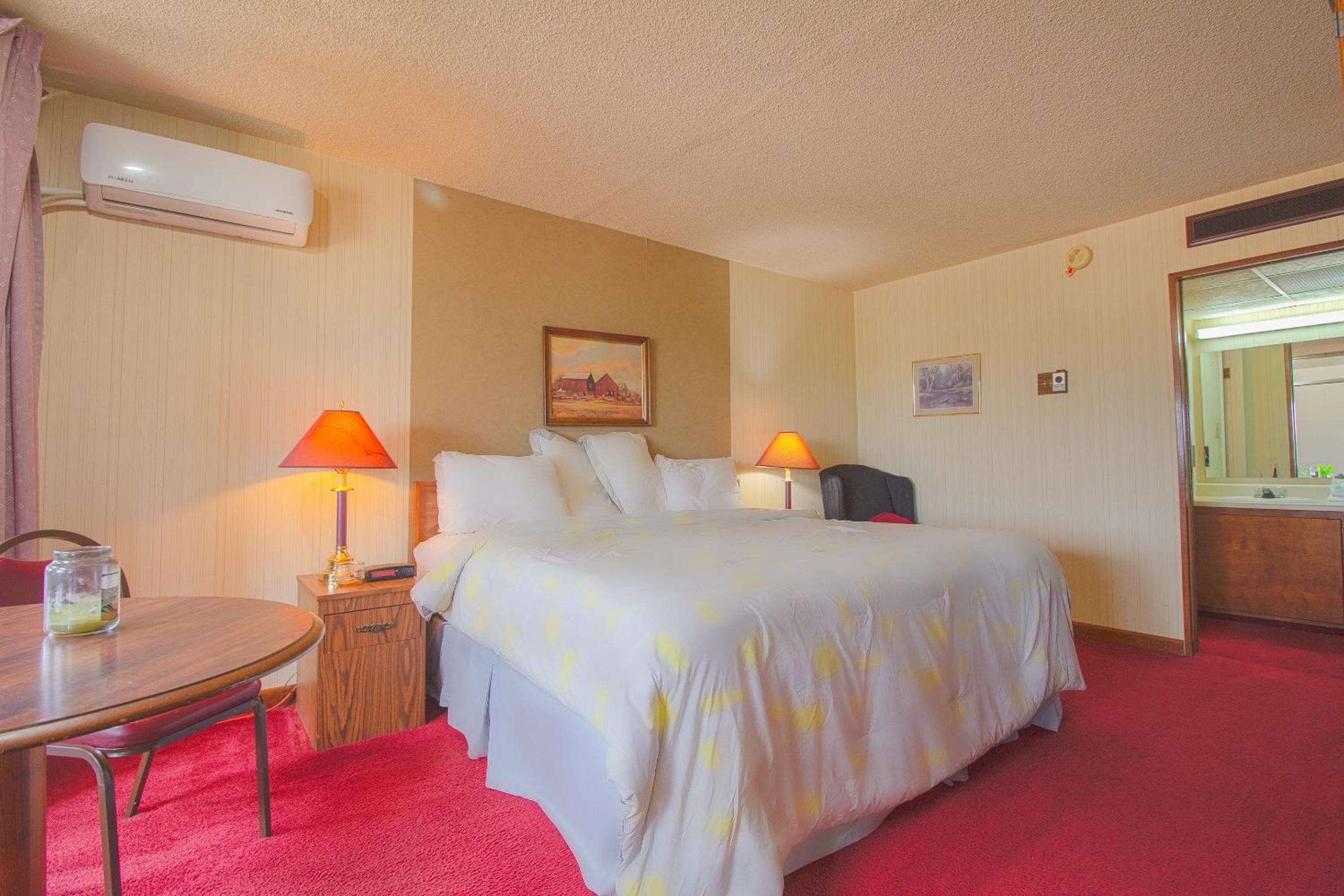 Liberal Vacations - HomeTown Inn By OYO - Liberal, KS - Property Image 3