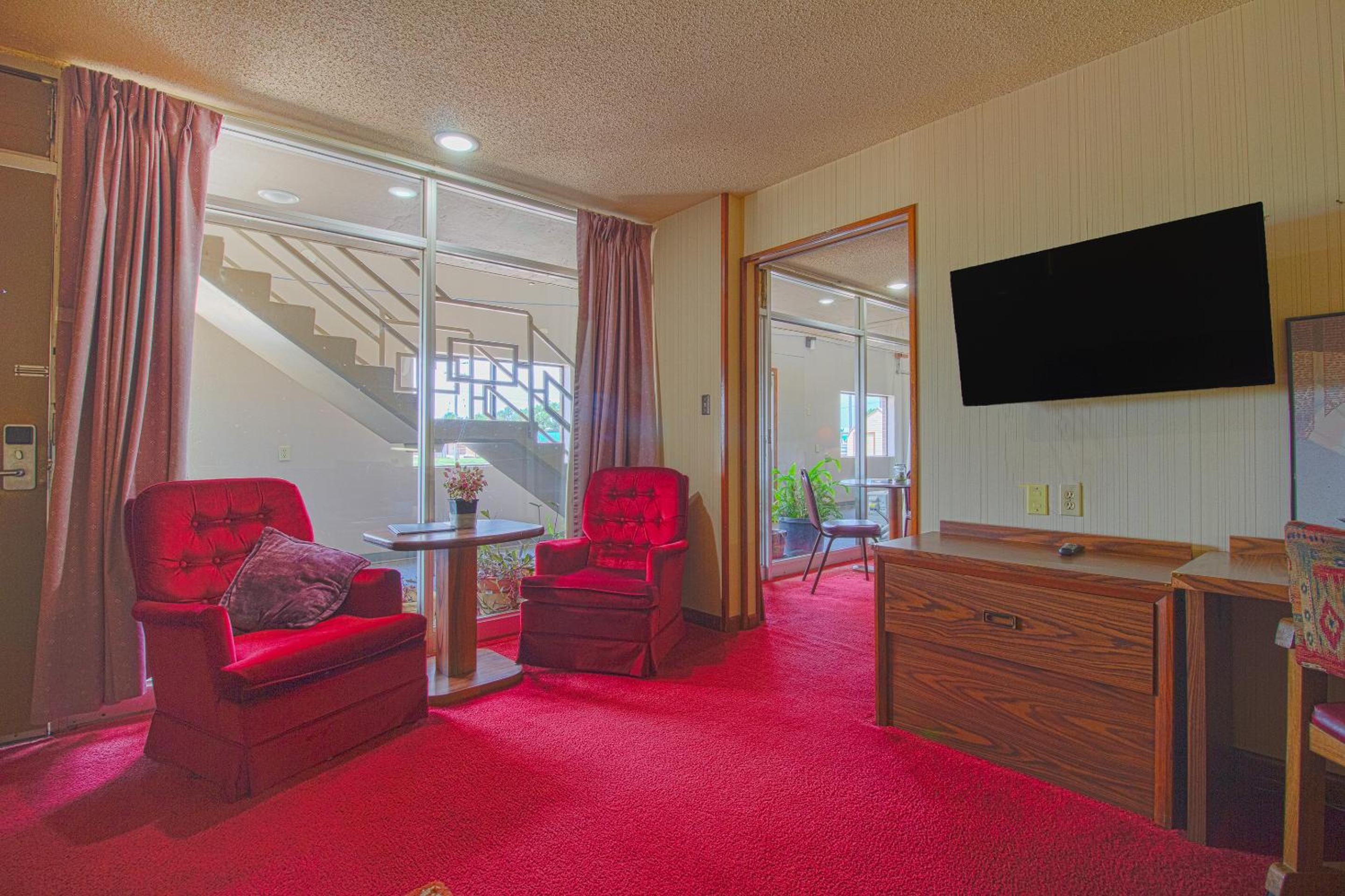 Liberal Vacations - HomeTown Inn By OYO - Liberal, KS - Property Image 7