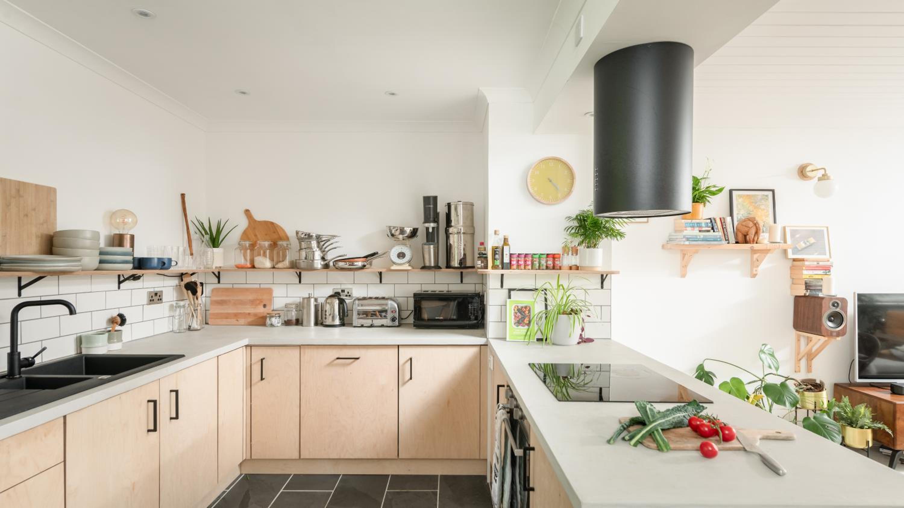 Number 4 - Stylish 1 bedroom house in Truro, Cornwall view 2