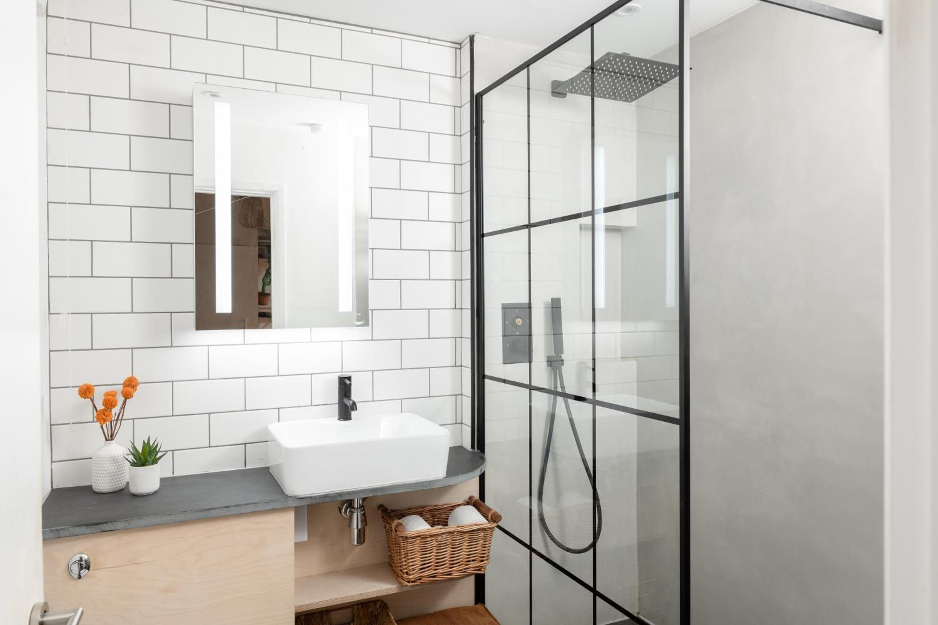 Number 4 - Stylish 1 bedroom house in Truro, Cornwall view 3