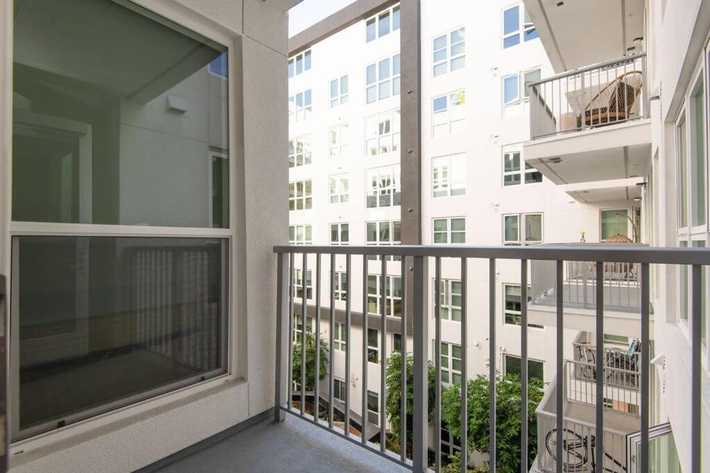 Hotel Lux Apt with Rooftop pool by Petco Park and Convention center 41 - Image 1