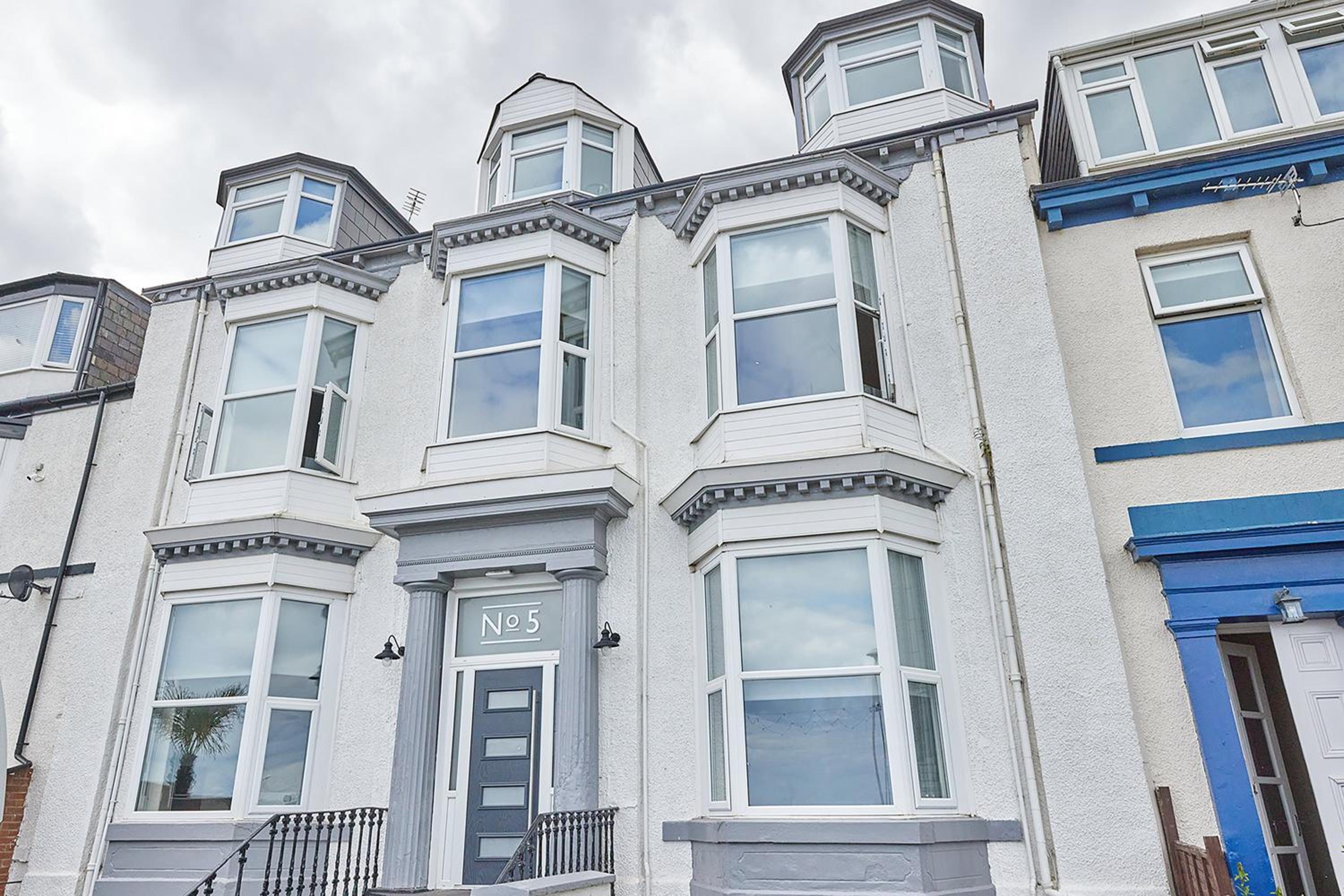 5 Roker Terrace - Seaview Apartments