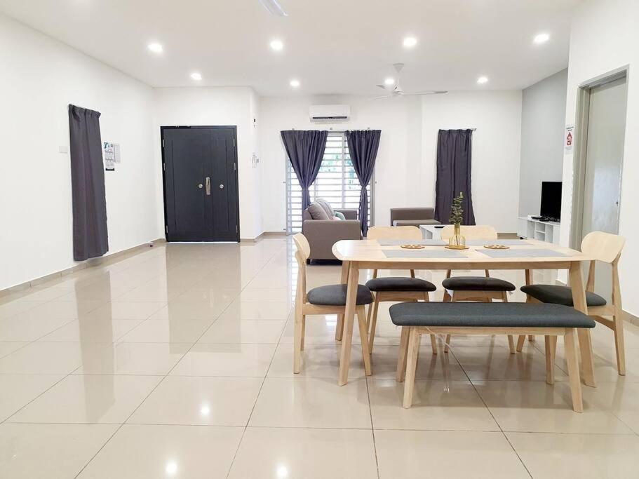 JOVIAL COZY&STYLISH 2STORYHOUSE 4ROOM@BMJURU