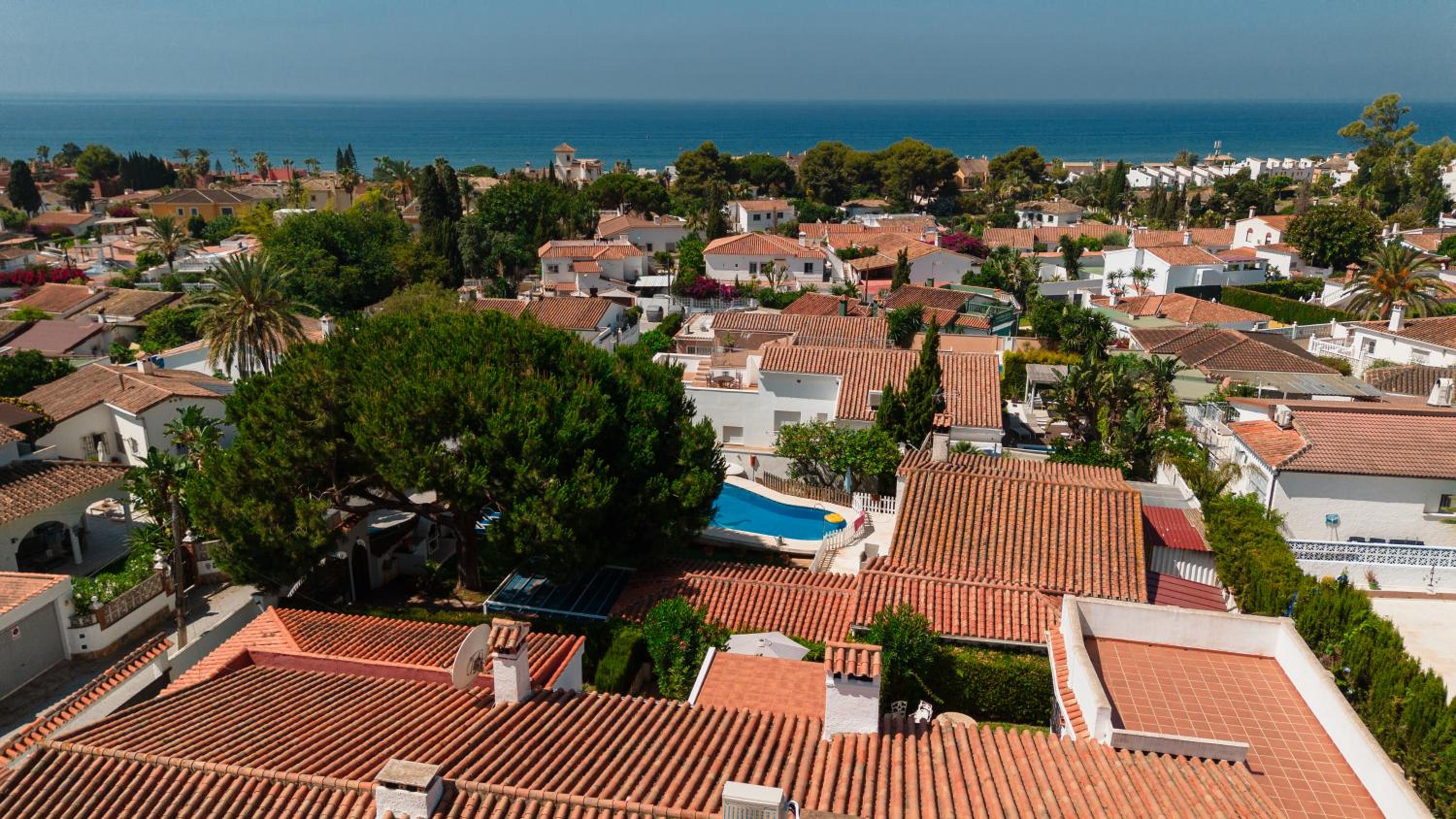 Holiday home with large sunny terrace, Costabella