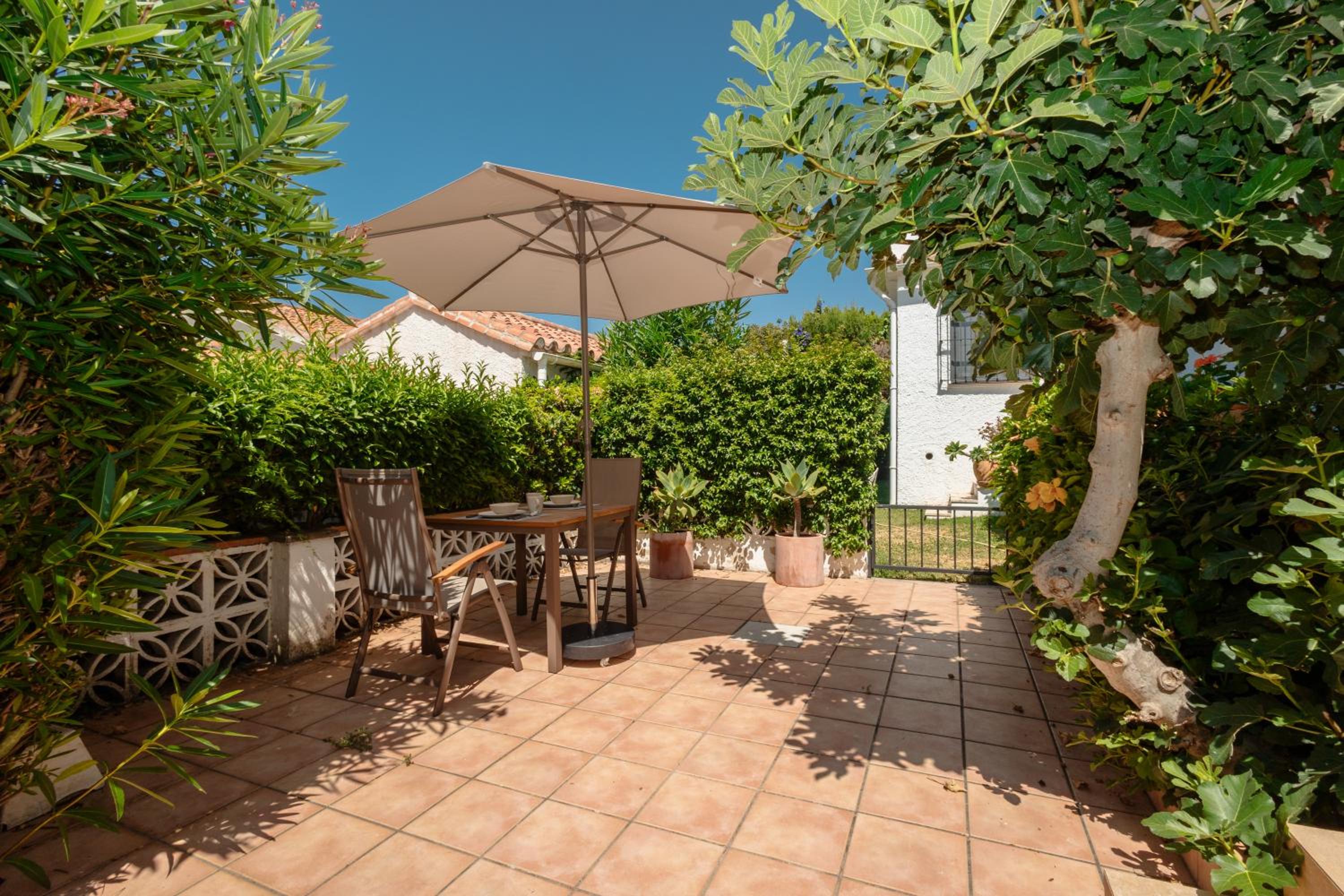 Holiday home with large sunny terrace, Costabella