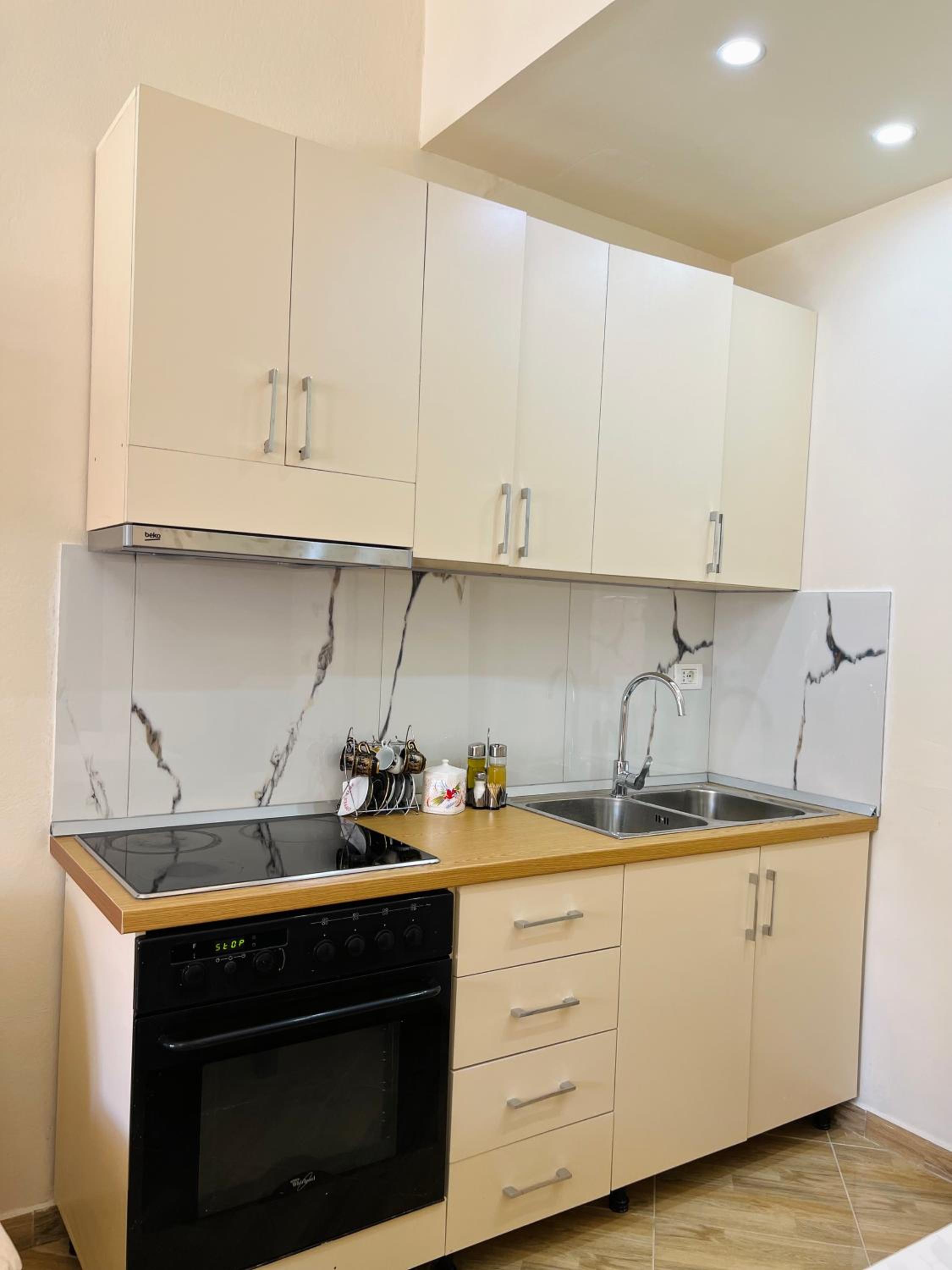 Villa EnSalv & Room & Apartment & Penthouse-Berat
