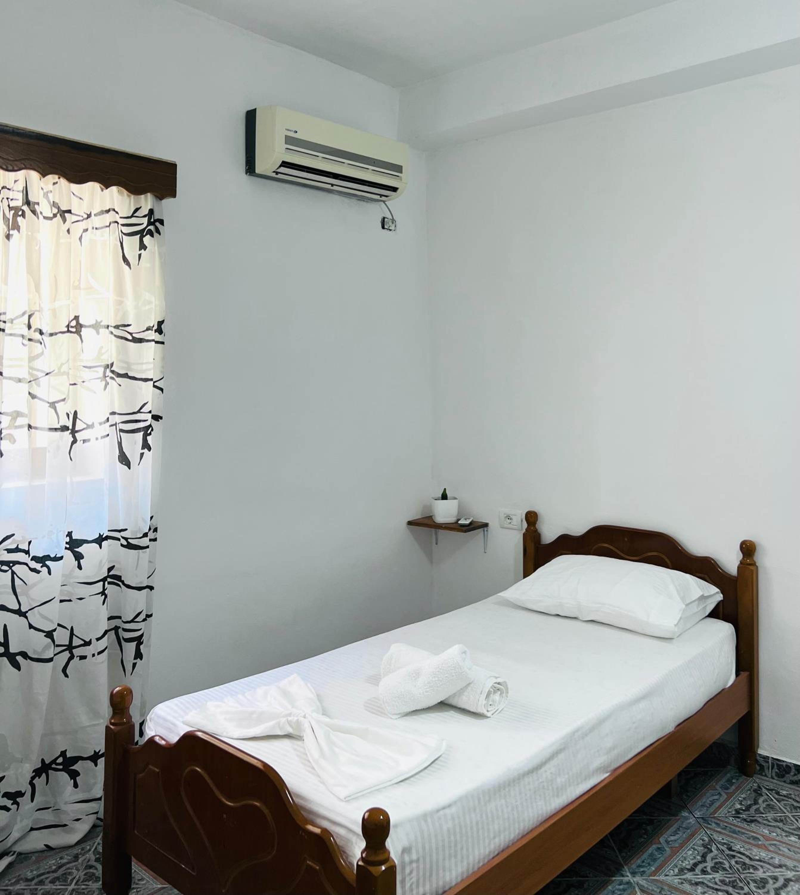 Villa EnSalv & Room & Apartment & Penthouse-Berat