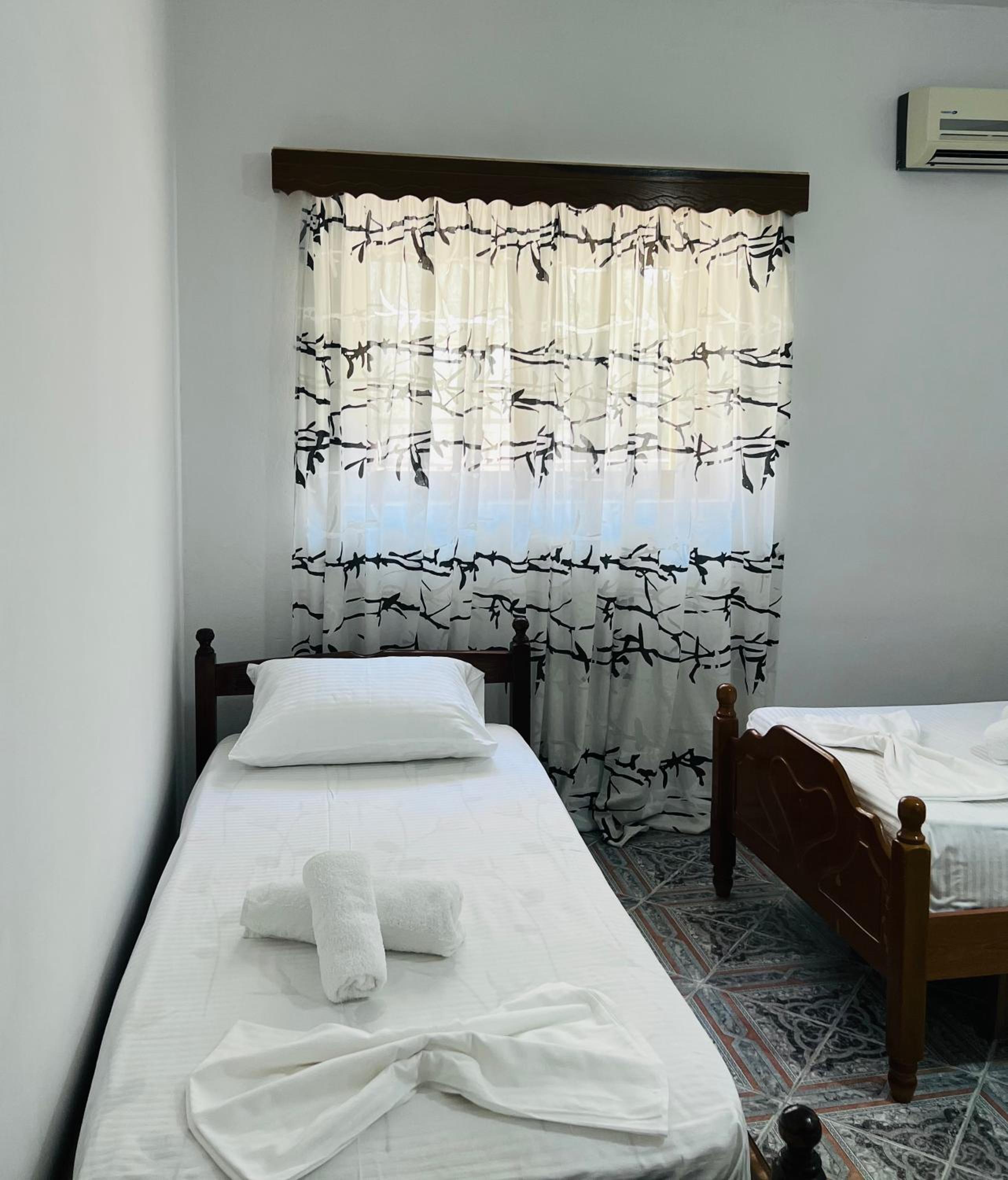Villa EnSalv & Room & Apartment & Penthouse-Berat
