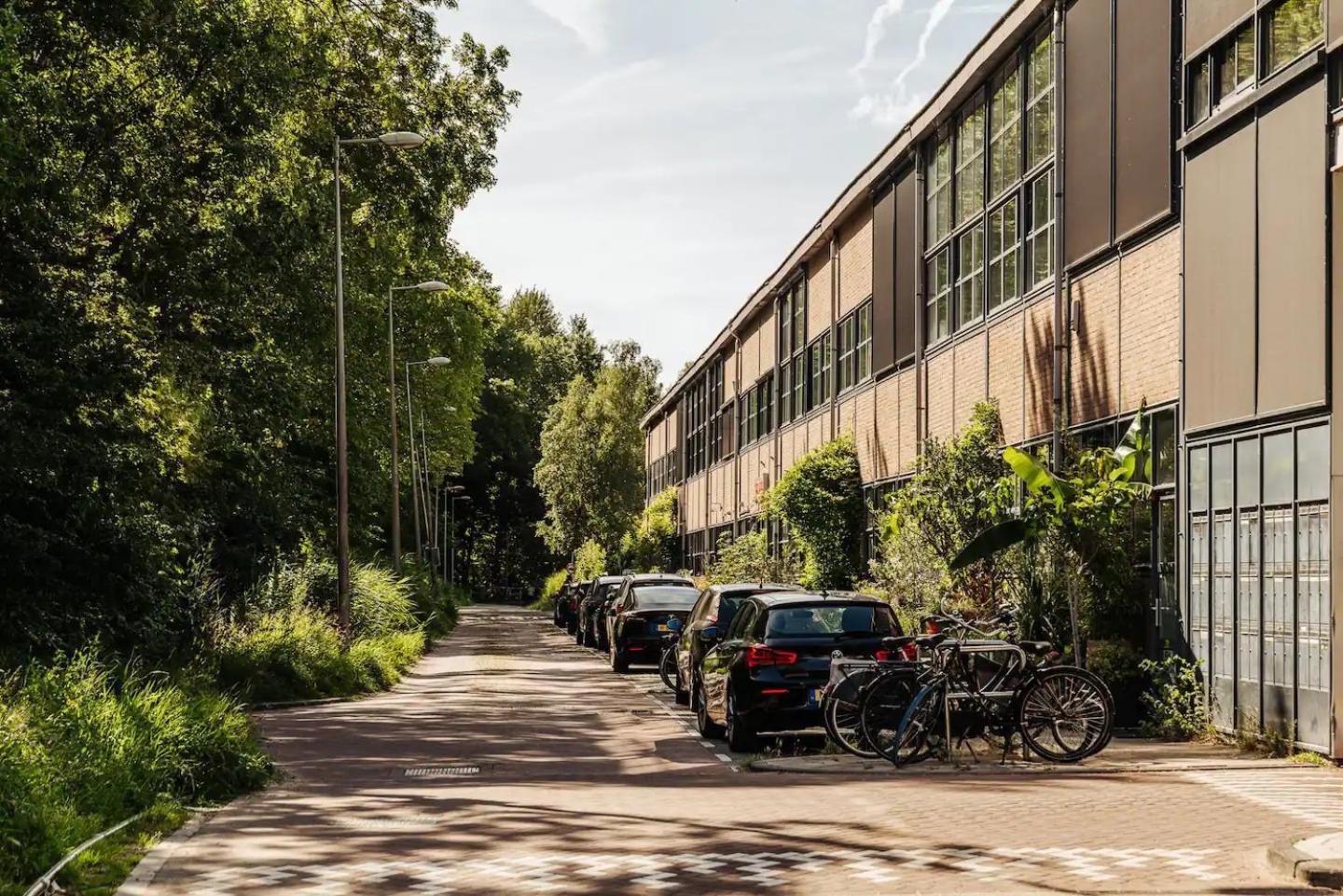 Studio in creative district, FREE parking