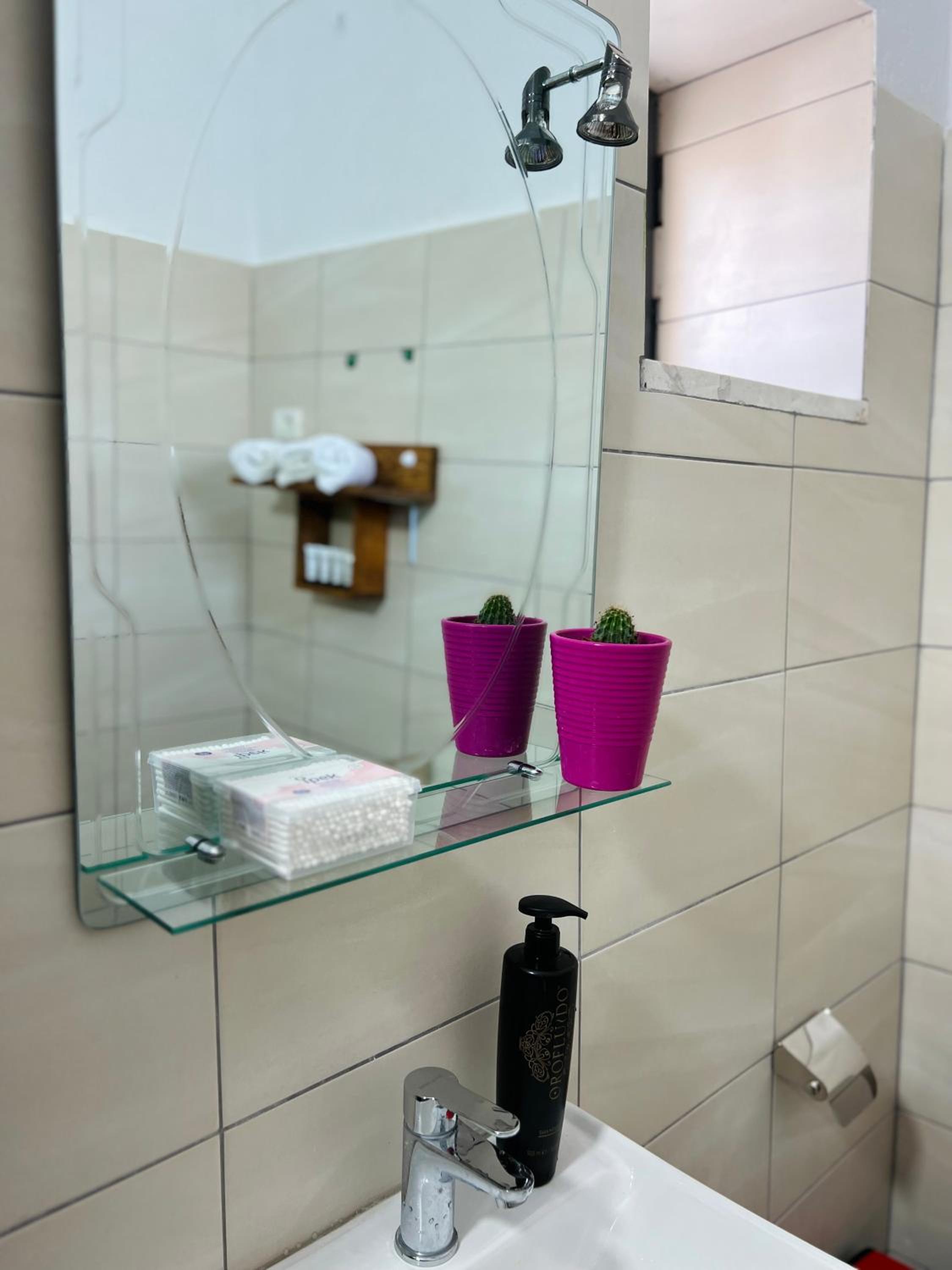 Villa EnSalv & Room & Apartment & Penthouse-Berat