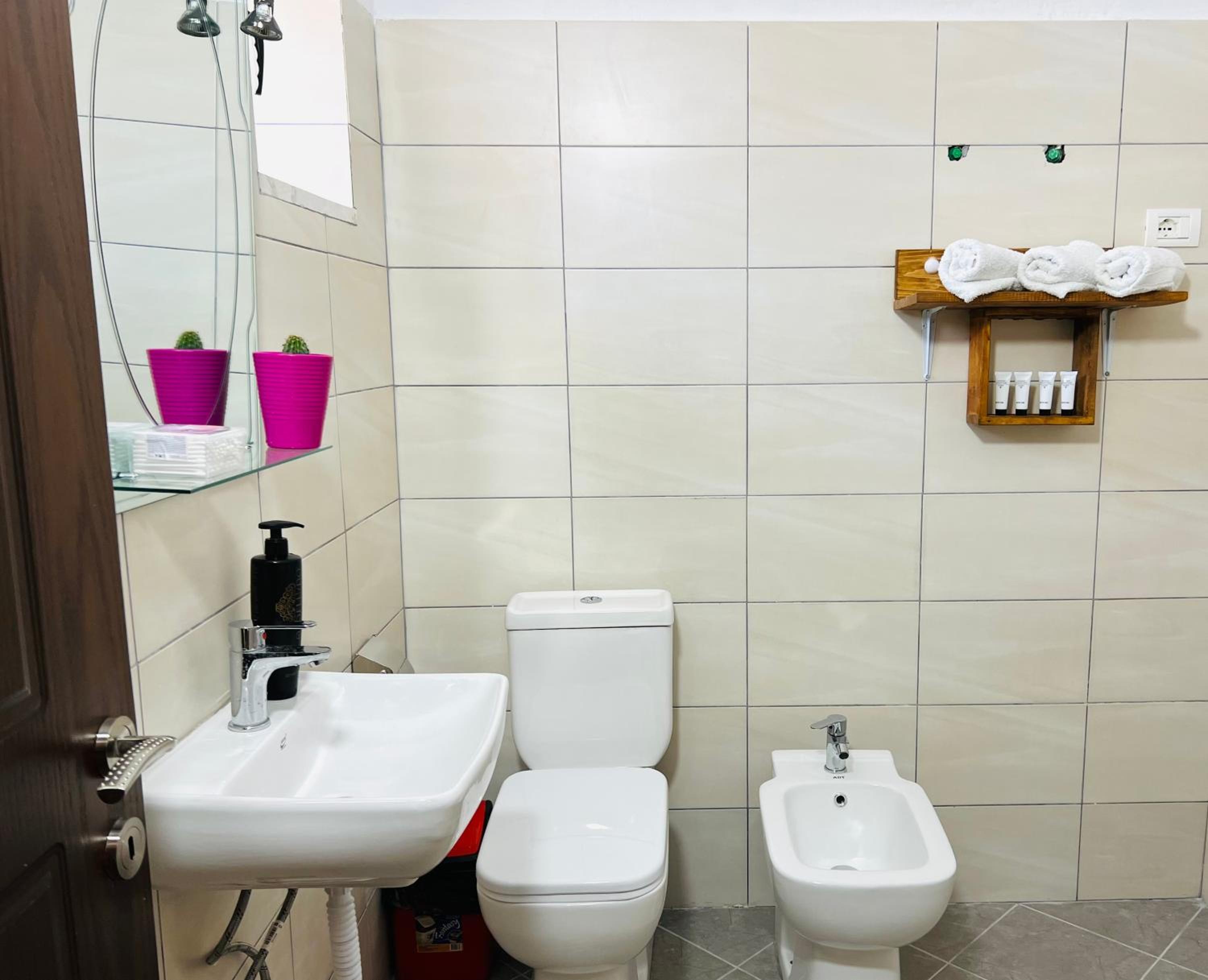 Villa EnSalv & Room & Apartment & Penthouse-Berat