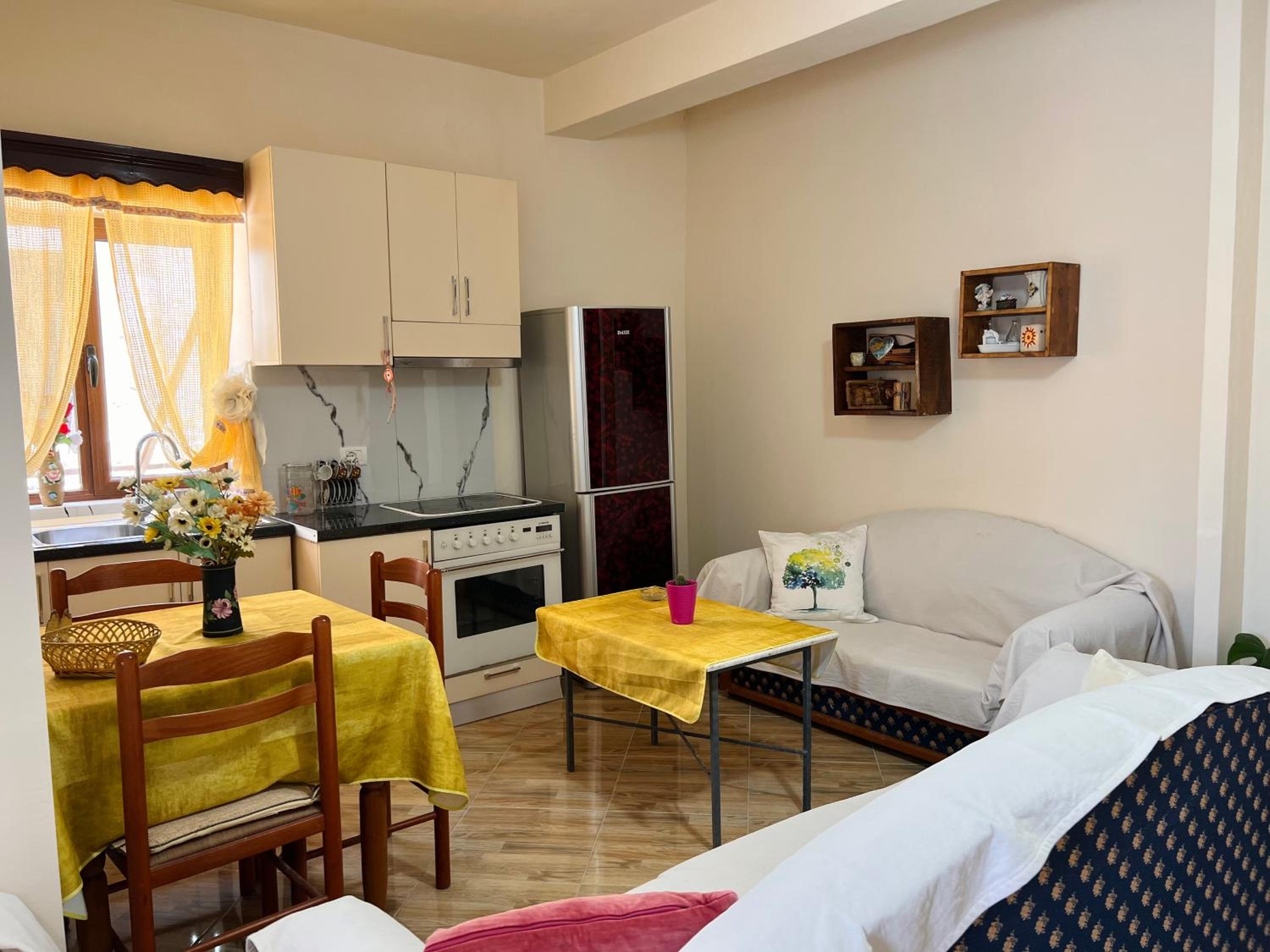 Villa EnSalv & Room & Apartment & Penthouse-Berat