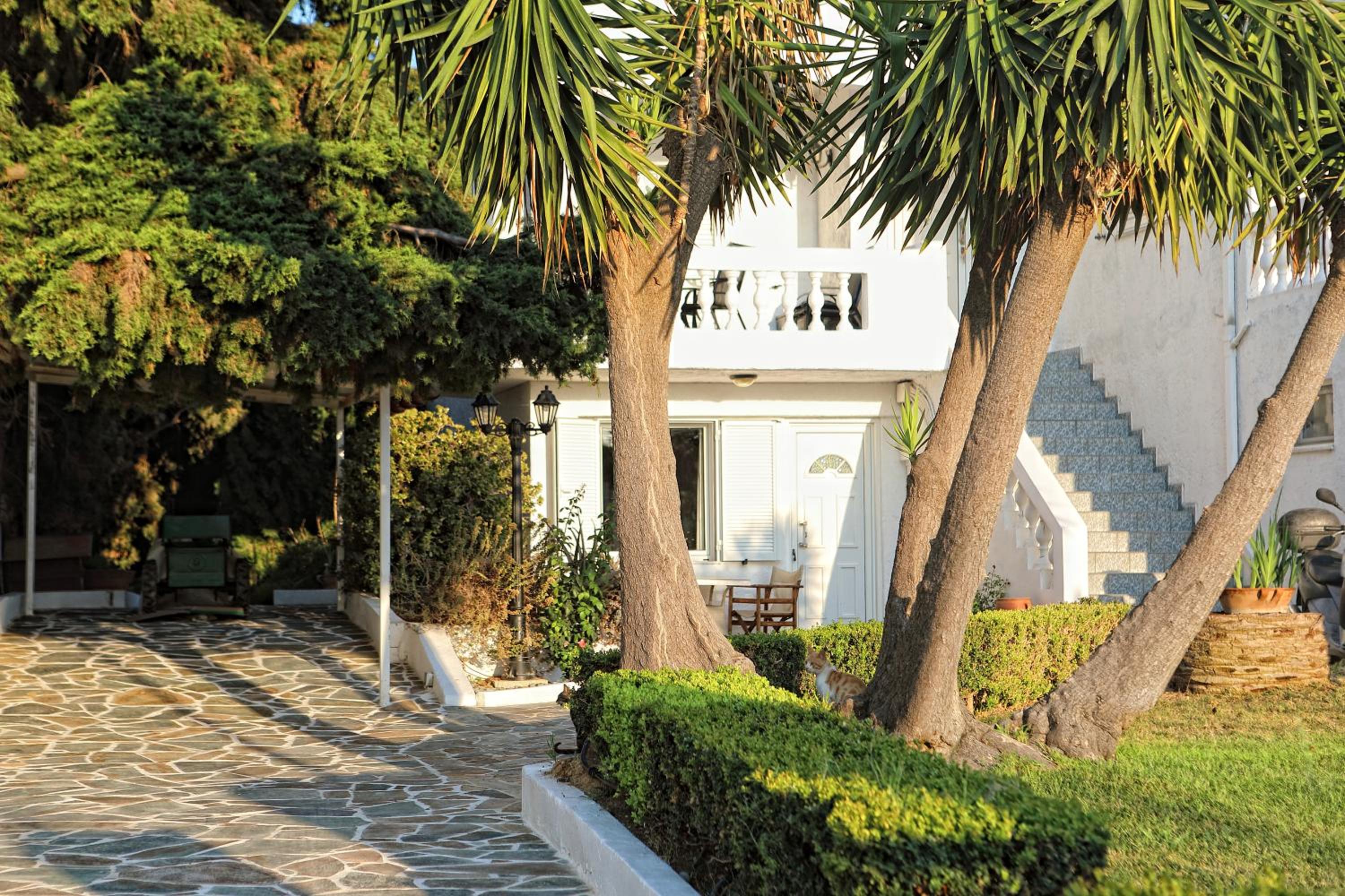 Hotel Rose House - Image 1