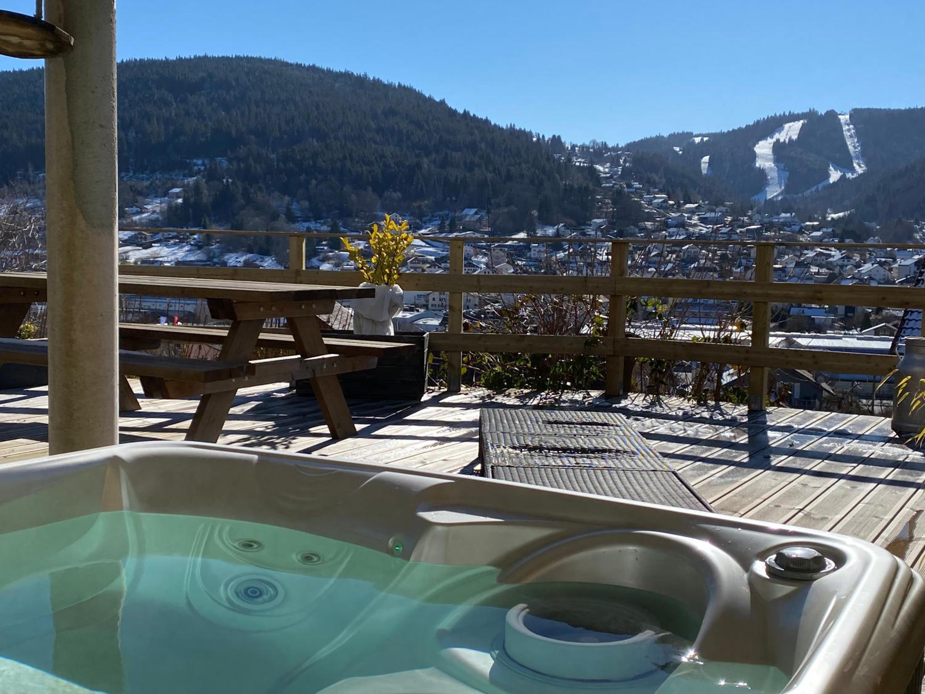 Hotel AU NID COSY D'ISA A GERARDMER VOSGES - Spas privatifs - Image 1