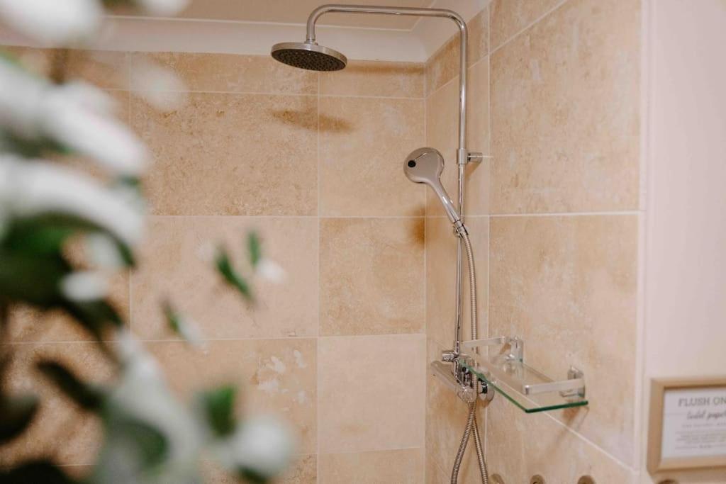 The Threshing Barn - relaxing countryside spa break