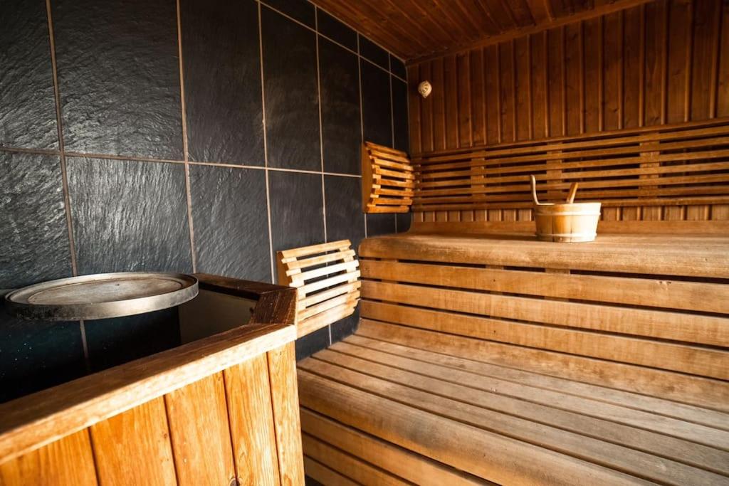 The Threshing Barn - relaxing countryside spa break