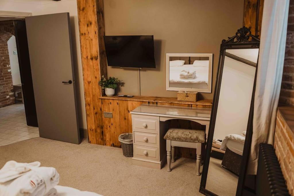 The Threshing Barn - relaxing countryside spa break