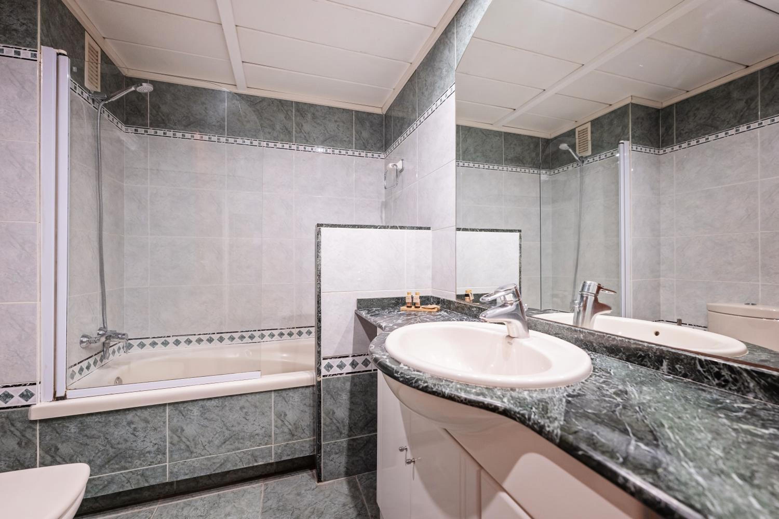 Aparthotel Napols - Abapart photo 42 of 48