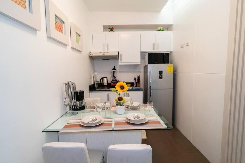 A2J Executive 1BR Suite Near Venice Mall BGC view 3