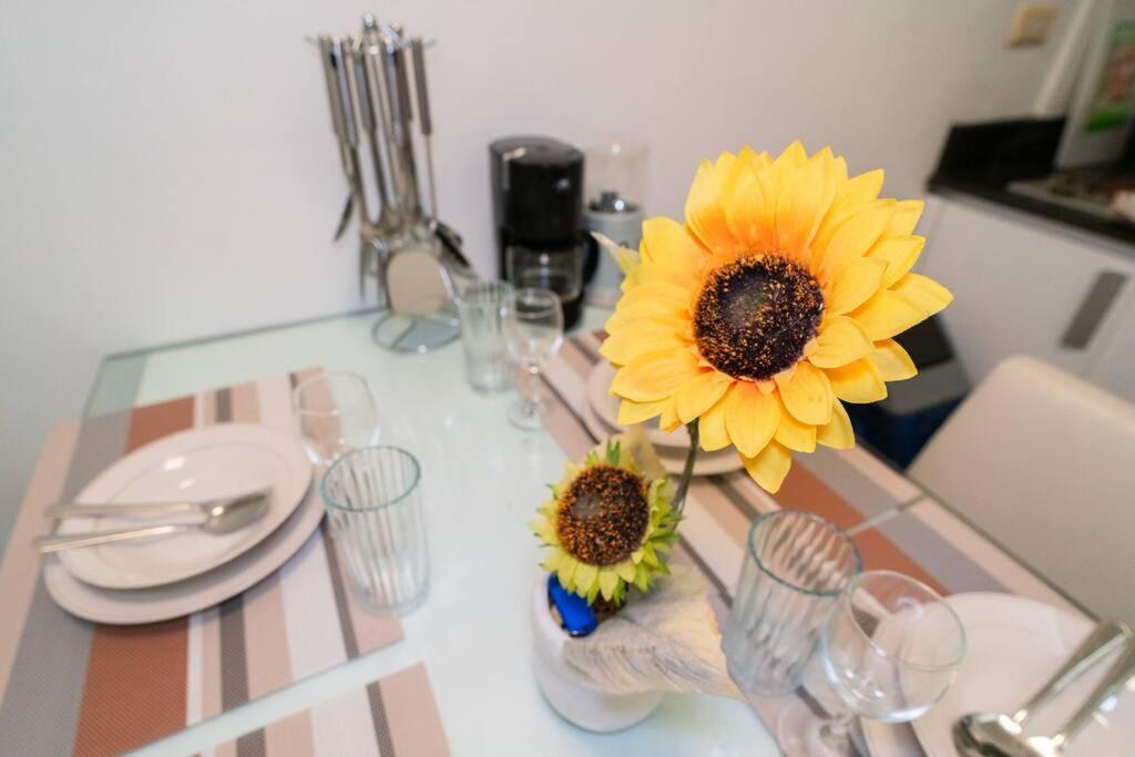 A2J Executive 1BR Suite Near Venice Mall BGC view 4