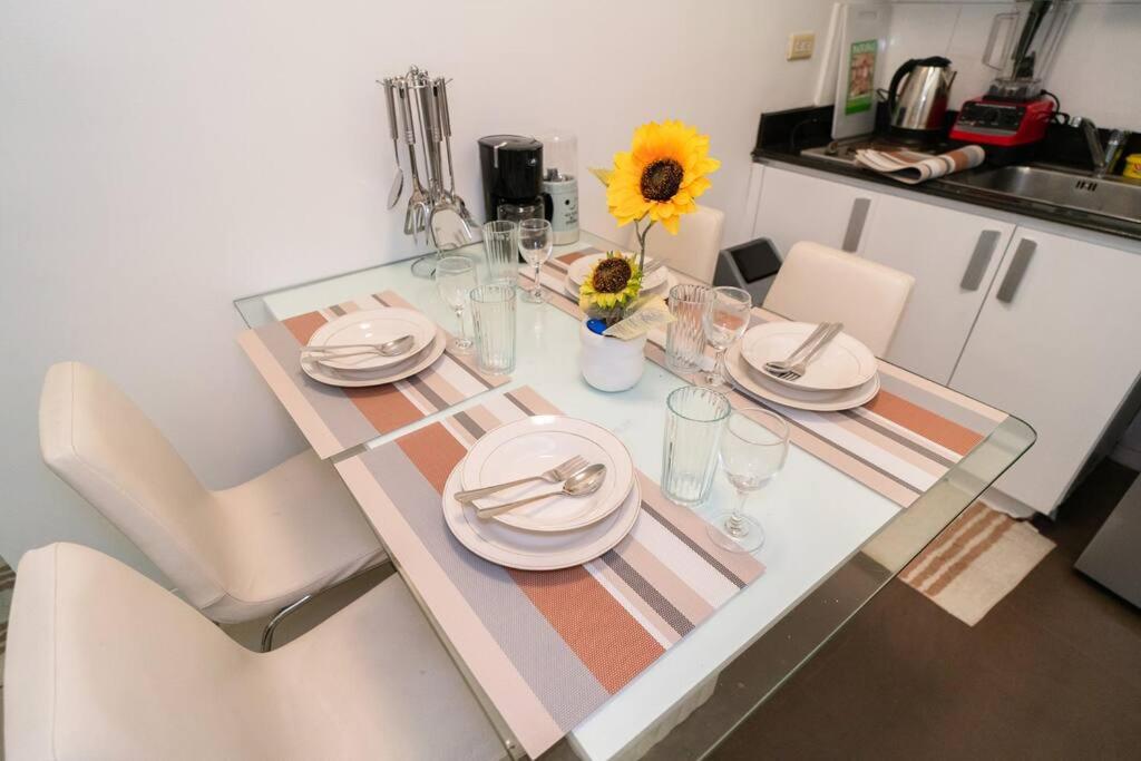 A2J Executive 1BR Suite Near Venice Mall BGC view 5