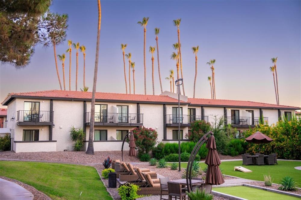 216-Fully Furnished 1BR Suite-Outdoor Pool - Property Image 13