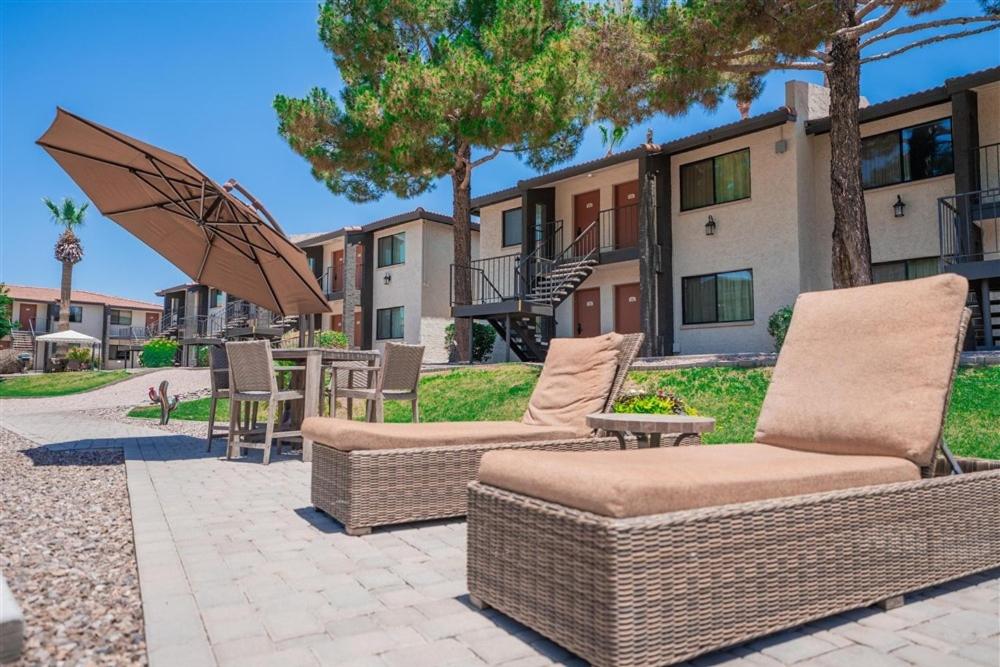 216-Fully Furnished 1BR Suite-Outdoor Pool - Property Image 11