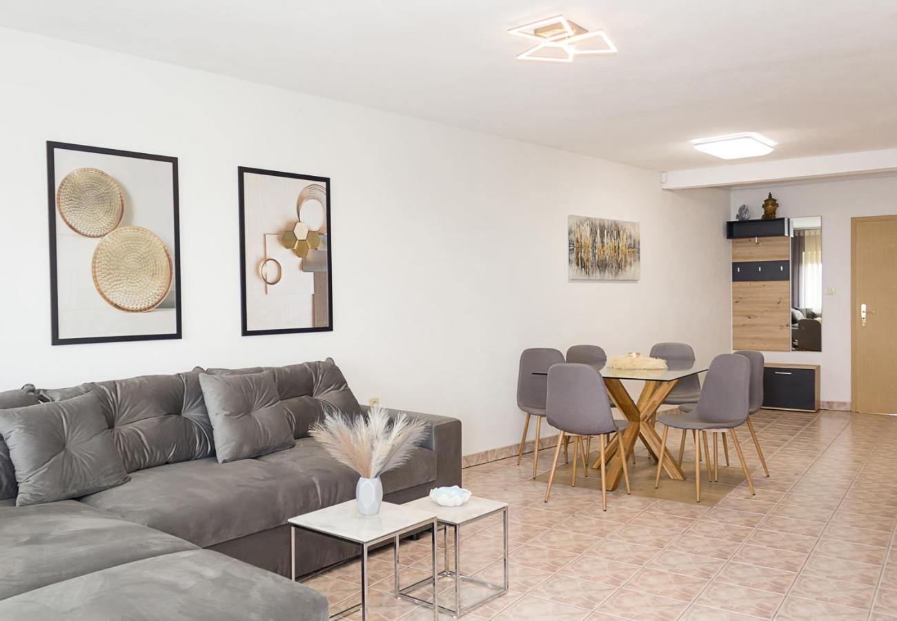 Two Identical Designer 2BD Flats with Sea View in Balchik by Flat Mаnager
