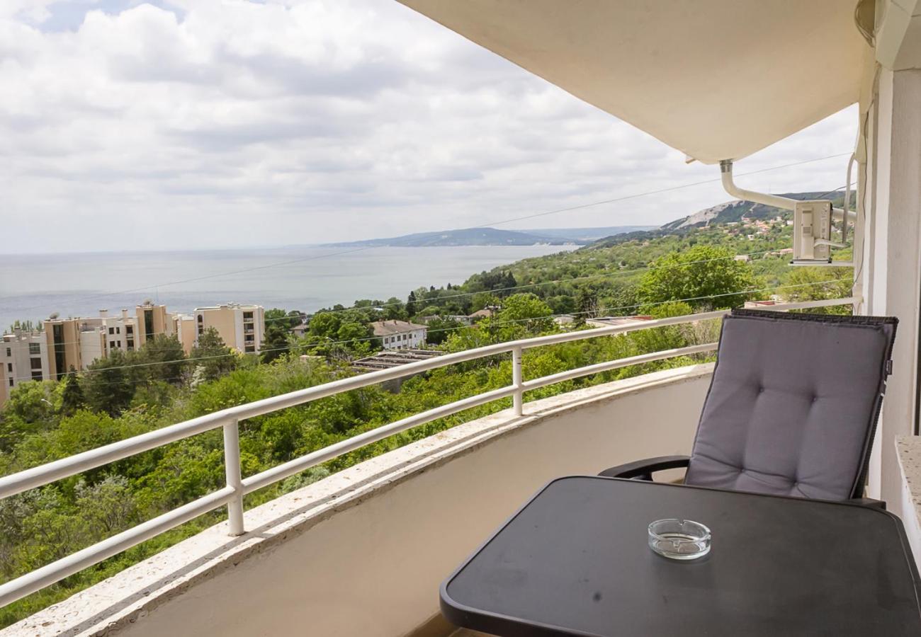 Two Identical Designer 2BD Flats with Sea View in Balchik by Flat Mаnager