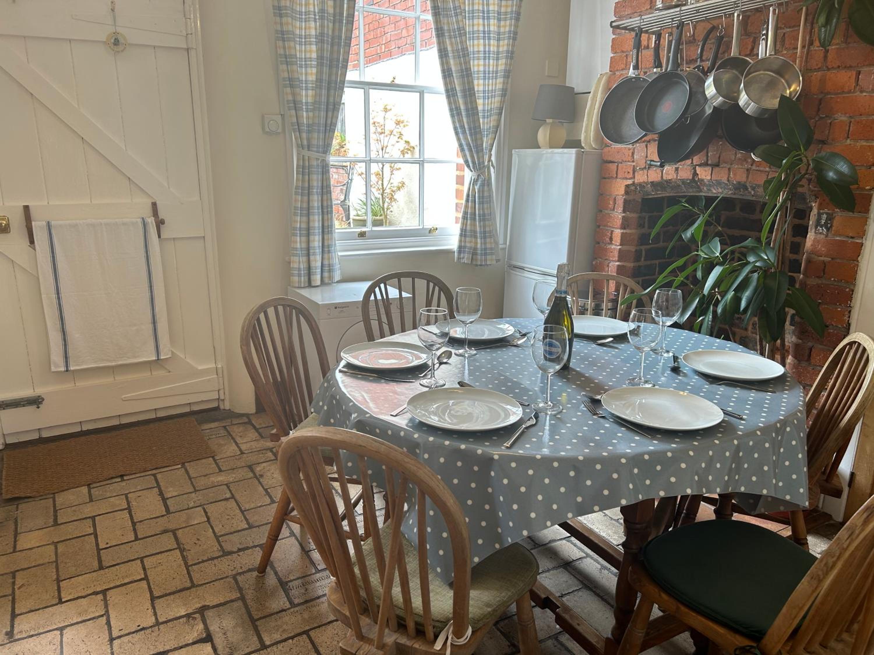 Seagulls Cottage in the heart of Exmouth view 3