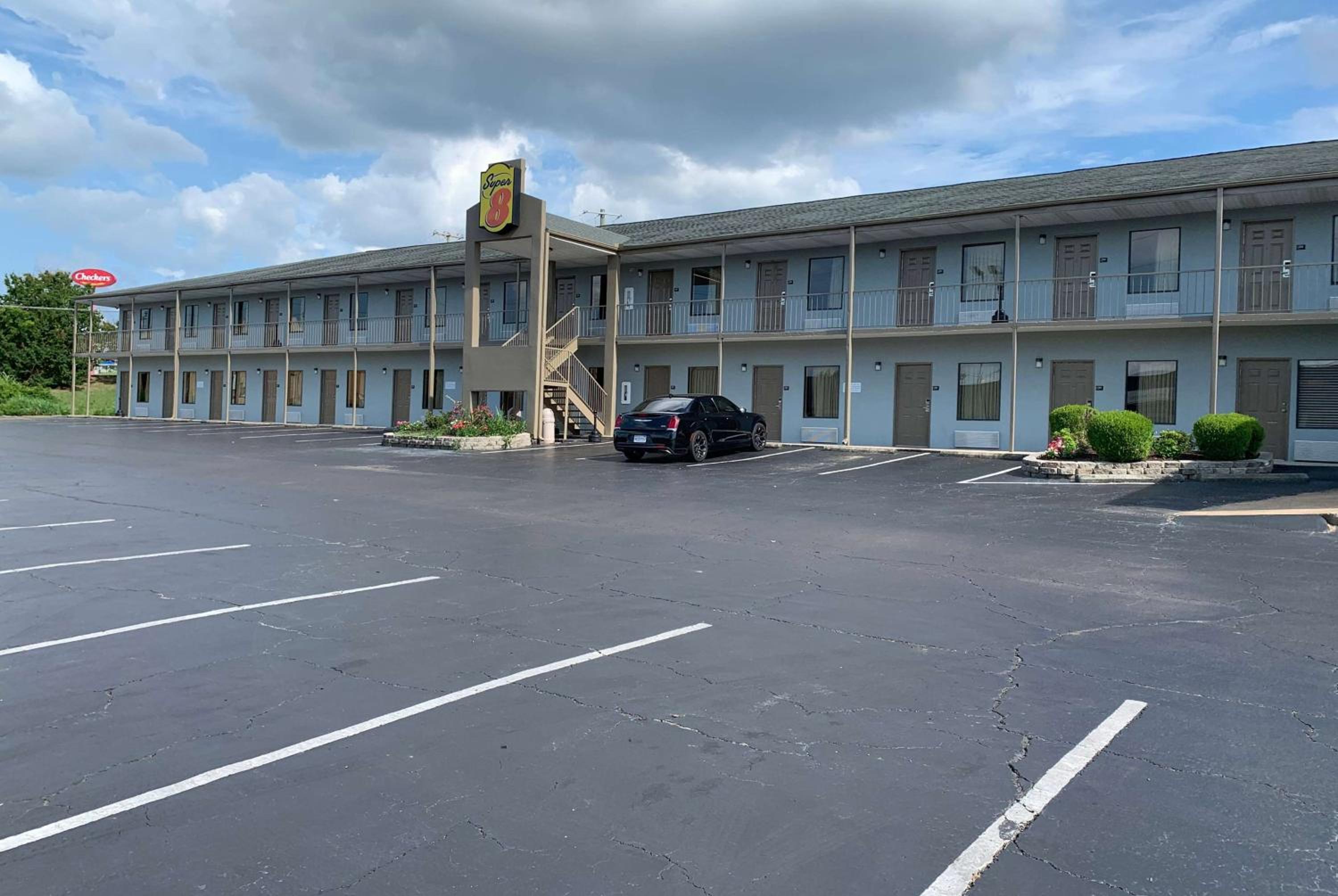 Super 8 by Wyndham Jackson view 2