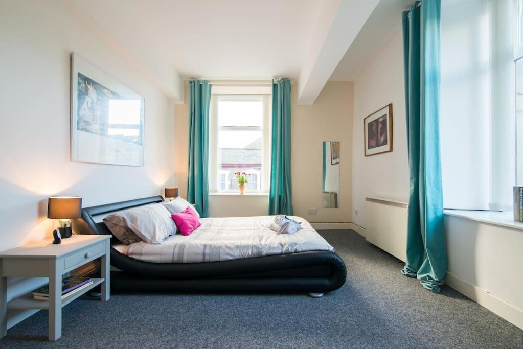 Spacious 3 bed Flat in Central Buxton view 5